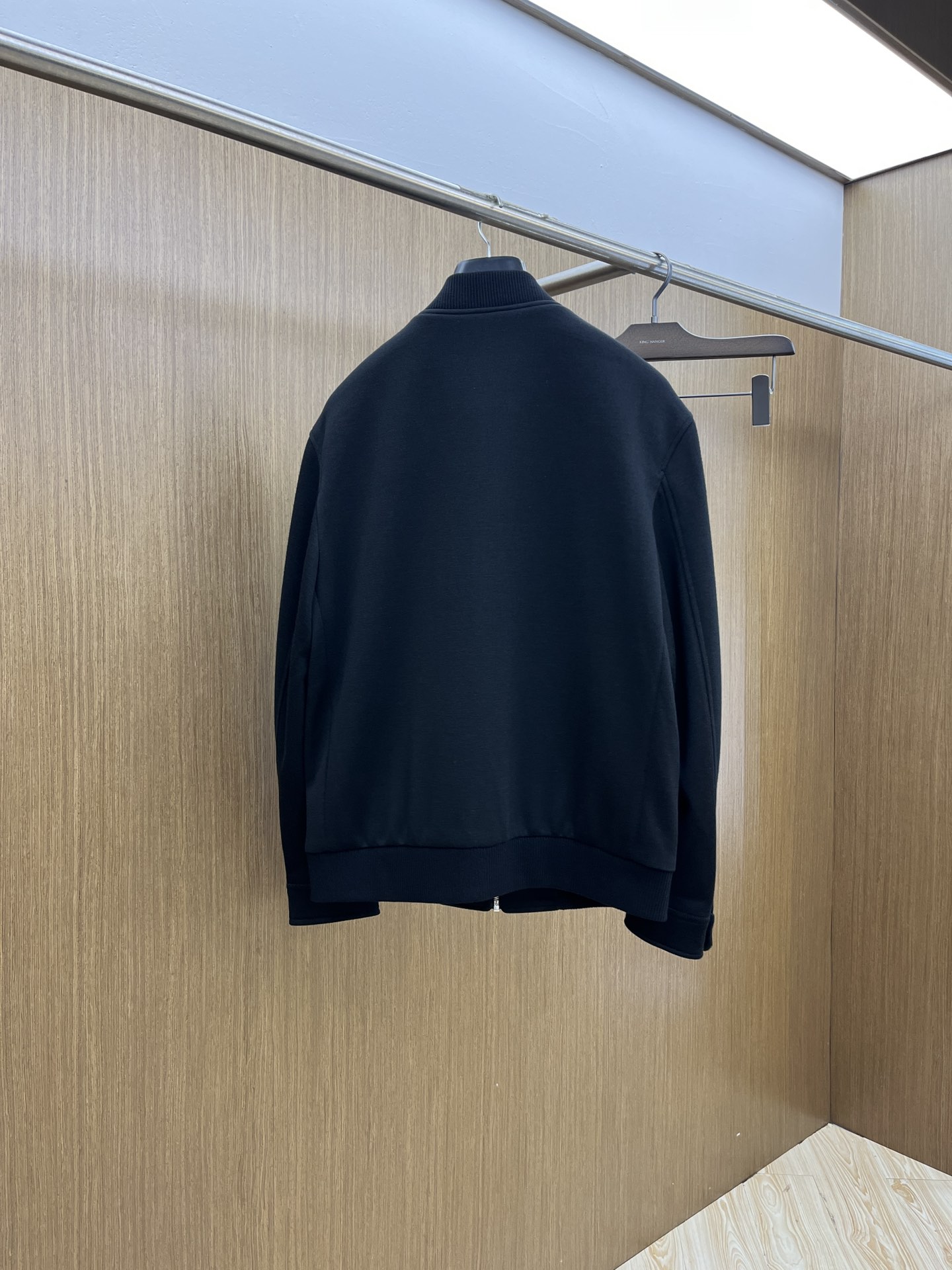 秋冬 lP🆕 🔥秋冬新品棒球服外套夹克！独家定制面料，简单大方  干净利落剪裁 ，手感软糯干爽，上身效果
