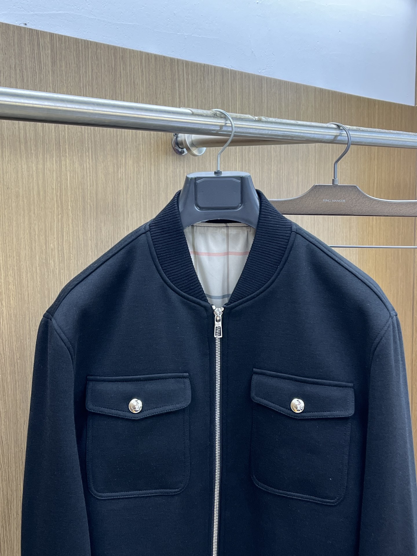 秋冬 lP🆕 🔥秋冬新品棒球服外套夹克！独家定制面料，简单大方  干净利落剪裁 ，手感软糯干爽，上身效果