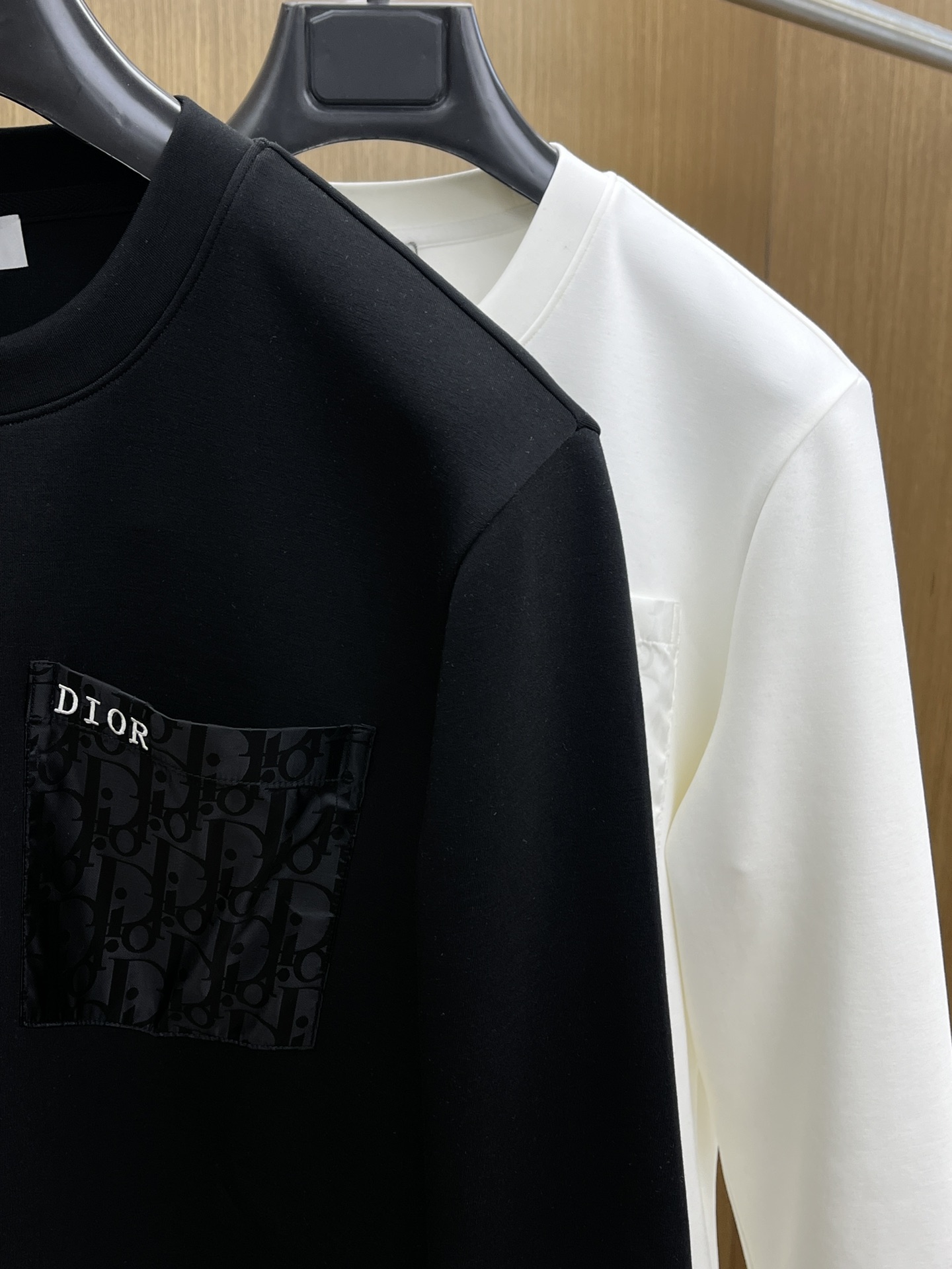 秋冬 CD 🔥🔥2025秋冬专柜新款 时尚休闲打底衫长袖T恤，精选进口高密度双面拉架棉面料，精致原版lo