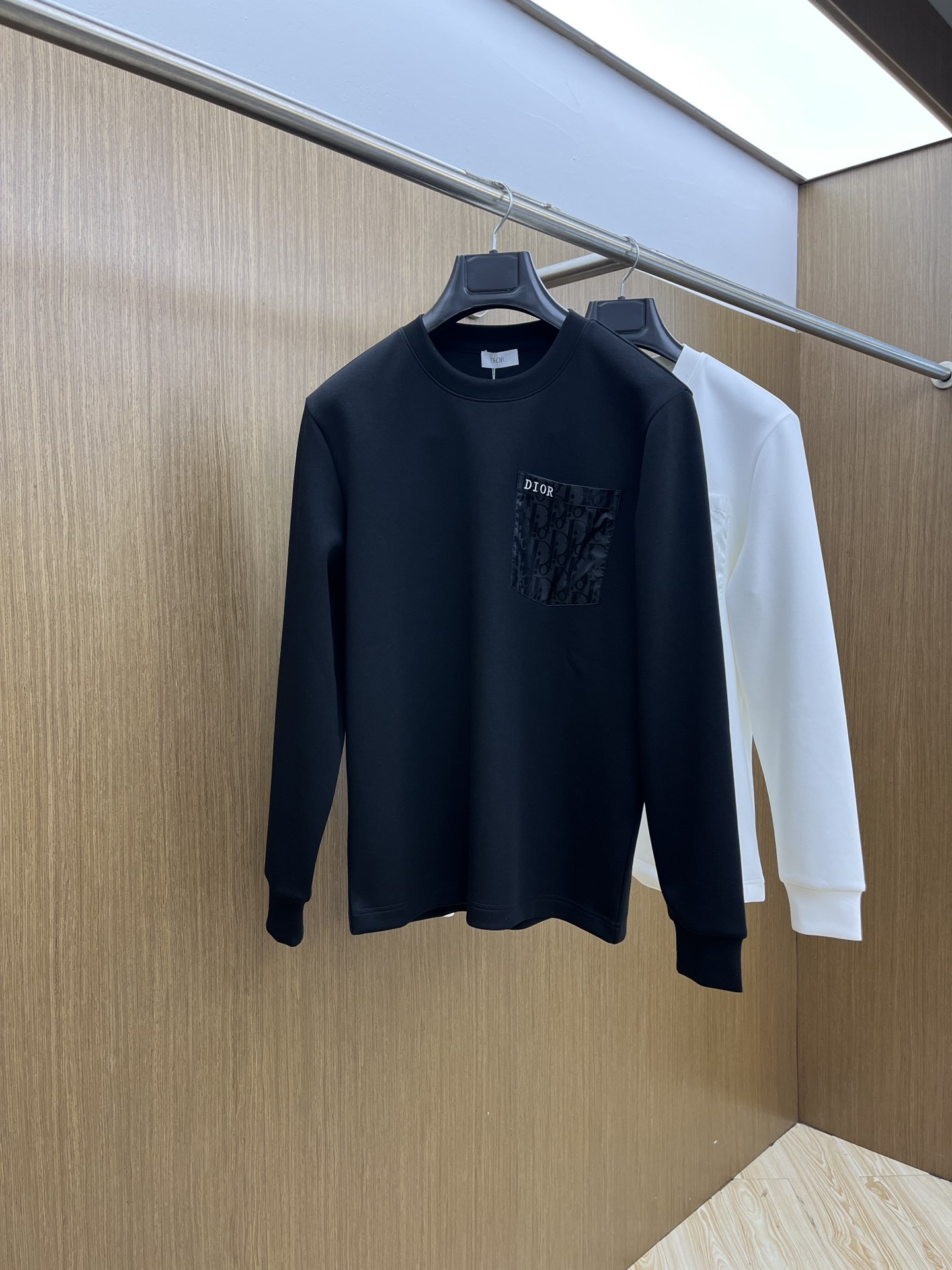 秋冬 CD 🔥🔥2025秋冬专柜新款 时尚休闲打底衫长袖T恤，精选进口高密度双面拉架棉面料，精致原版lo