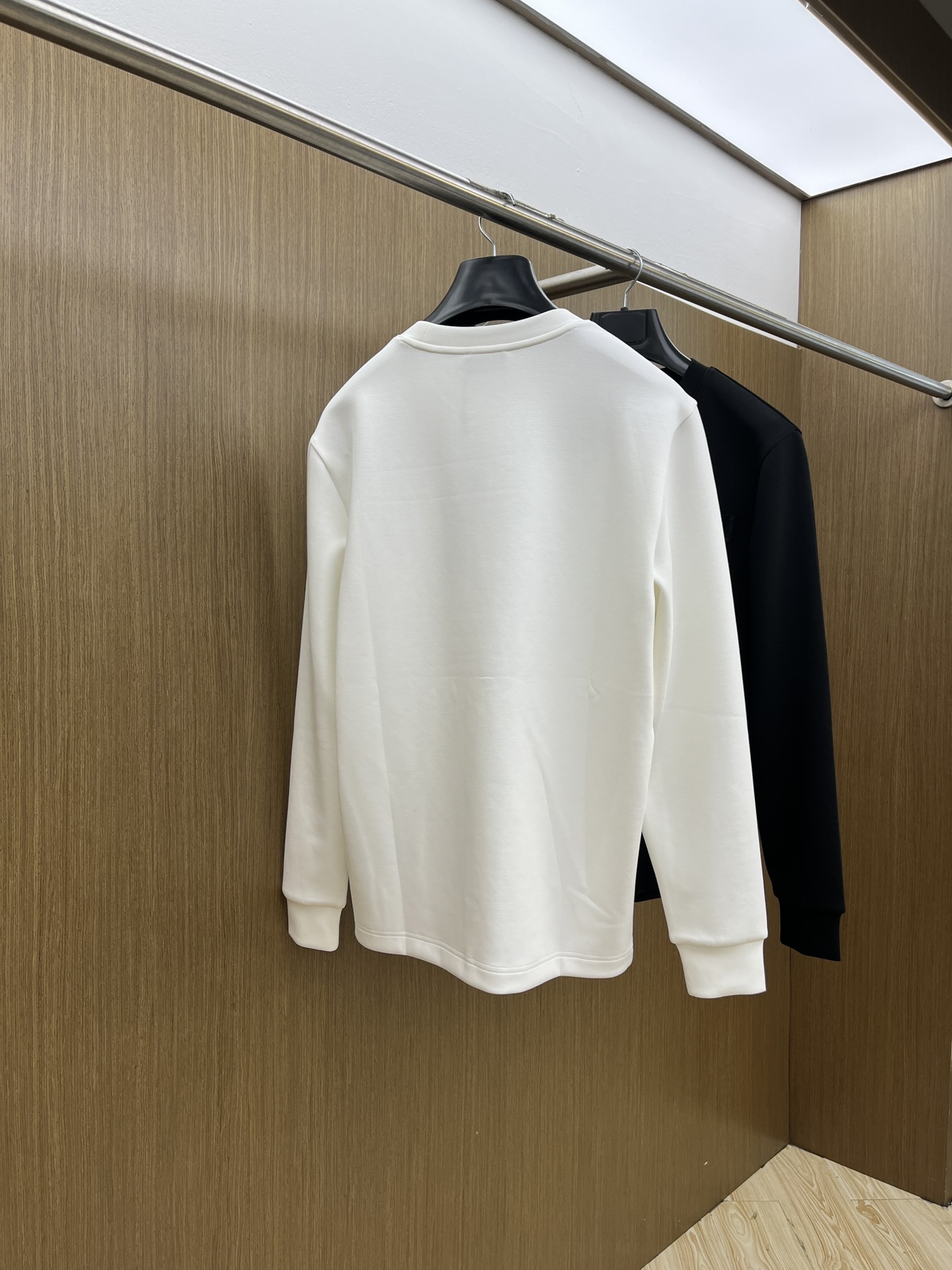 秋冬 CD 🔥🔥2025秋冬专柜新款 时尚休闲打底衫长袖T恤，精选进口高密度双面拉架棉面料，精致原版lo