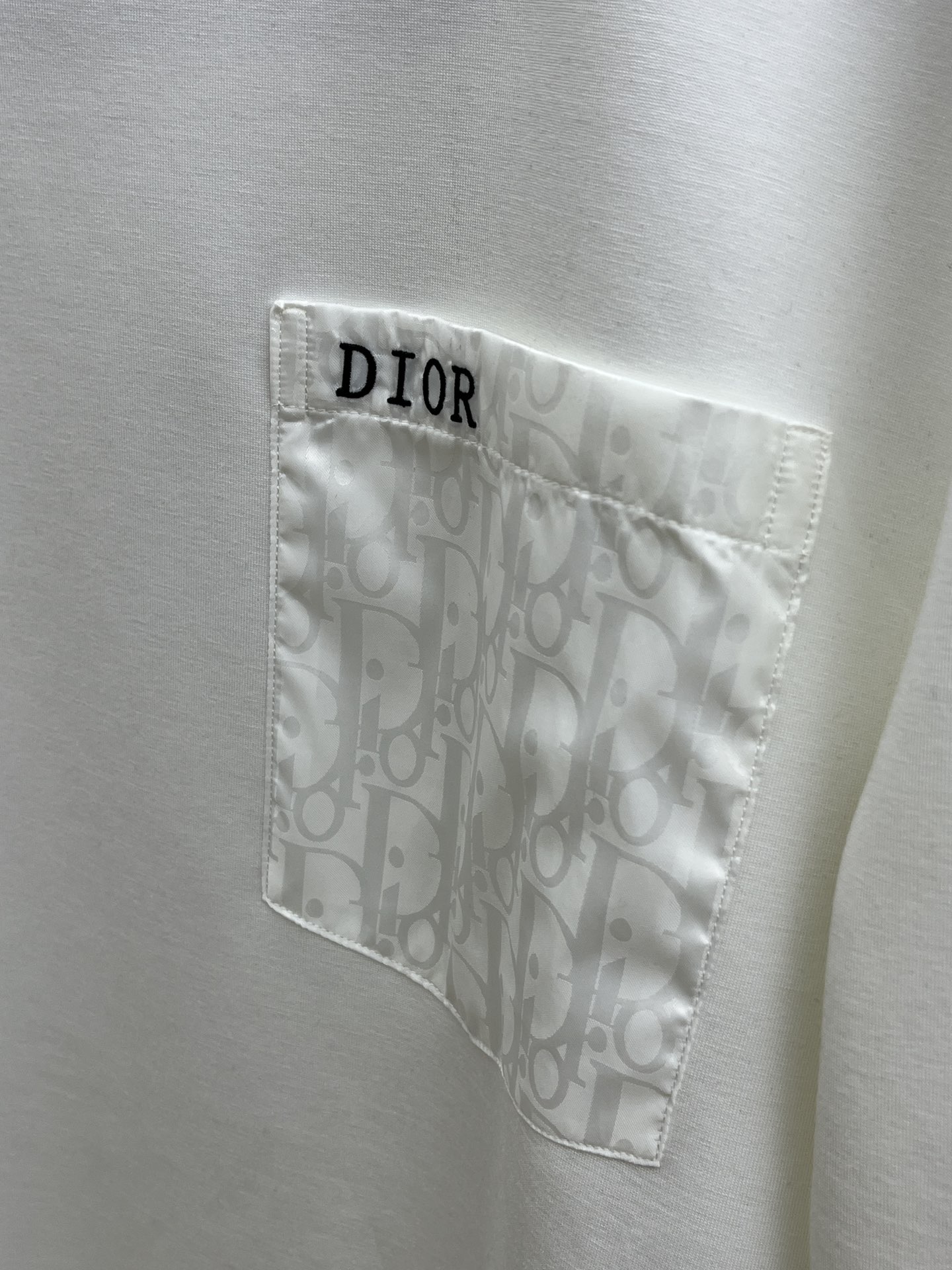 秋冬 CD 🔥🔥2025秋冬专柜新款 时尚休闲打底衫长袖T恤，精选进口高密度双面拉架棉面料，精致原版lo