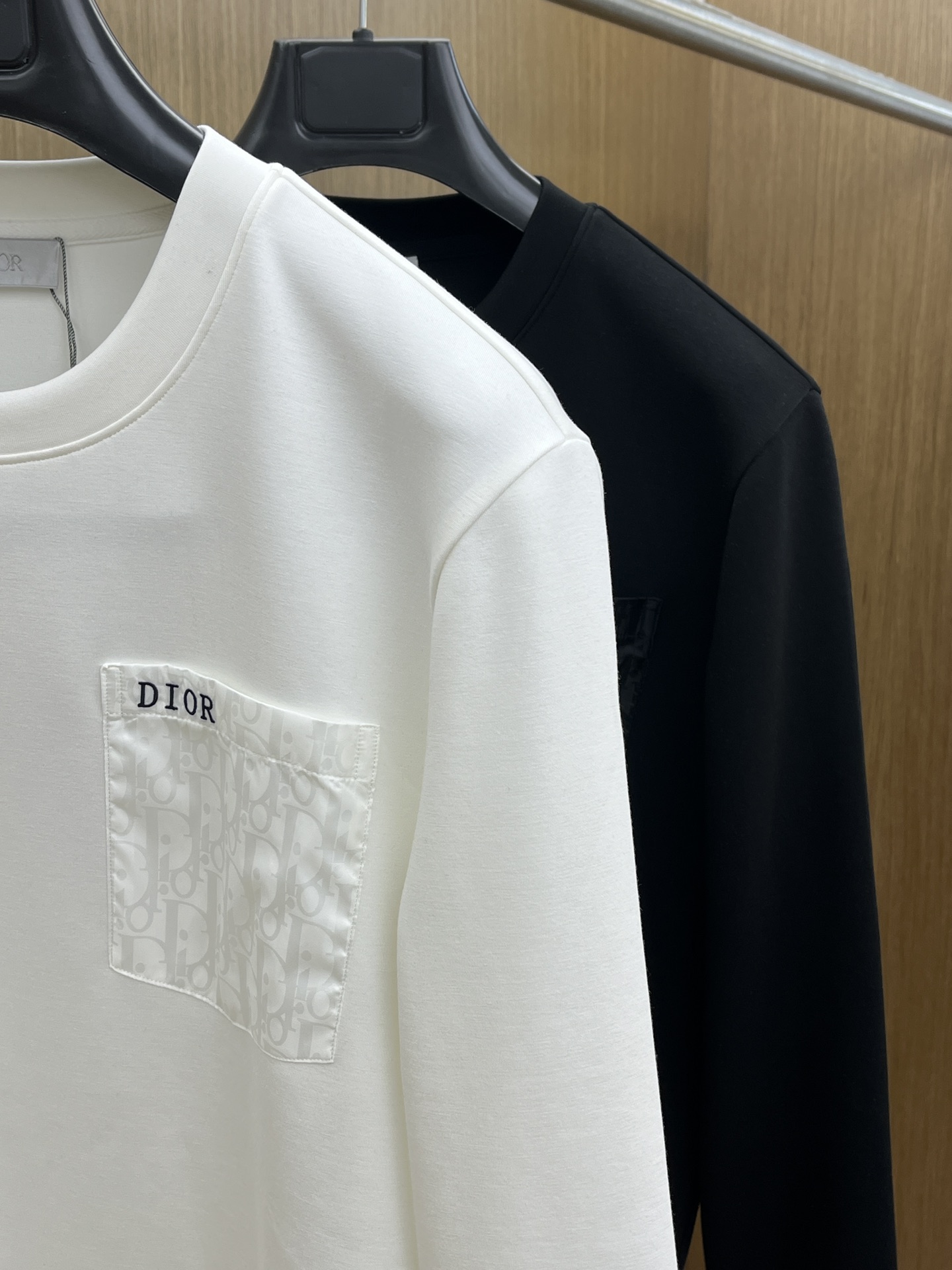 秋冬 CD 🔥🔥2025秋冬专柜新款 时尚休闲打底衫长袖T恤，精选进口高密度双面拉架棉面料，精致原版lo