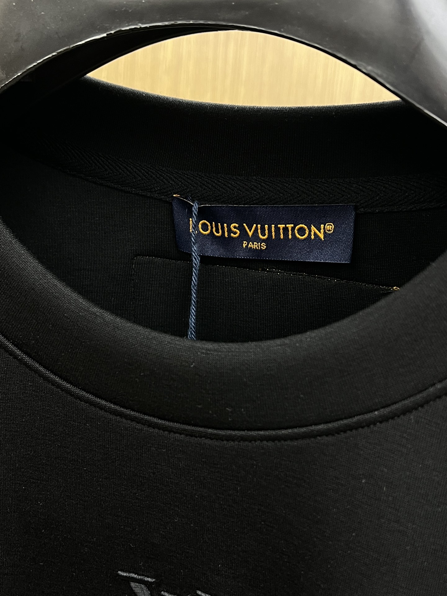 秋冬 LV 🔥🔥2025秋冬专柜新款 时尚休闲打底衫长袖T恤，精选进口高密度双面拉架棉面料，精致原版lo