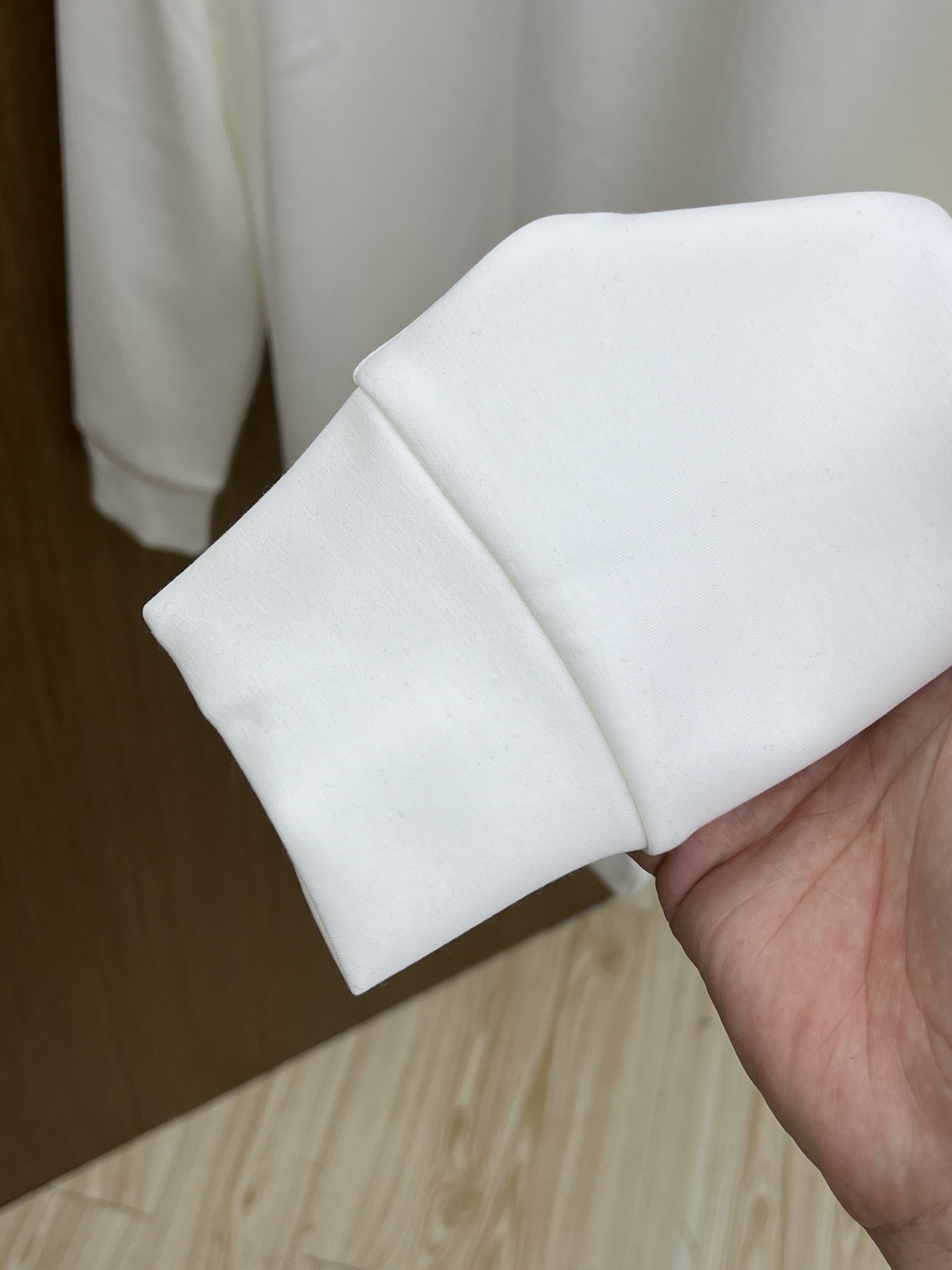 秋冬 LV 🔥🔥2025秋冬专柜新款 时尚休闲打底衫长袖T恤，精选进口高密度双面拉架棉面料，精致原版lo