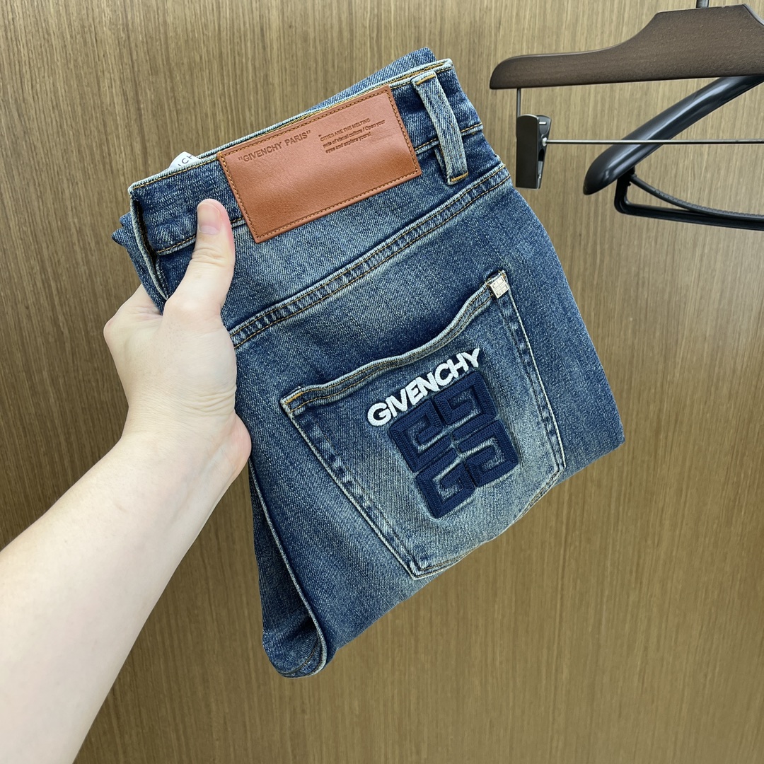 NO:522614,Autumn and winter Gvc high-end custom quality 25SS autumn and winter latest original single jeans available at the counter simultaneously Original customized reproduction Customer-supplied hardware accessories Original single quality Imported denim fabric heavy-working washing Fine workmanship line excellent upper body, preferred single product A60 SIZE:30-38 No 35 37,,jeans,alexander wang19860909秋冬 Gvc 高端定制品质 25SS秋冬最新款原单牛仔裤 柜台同步发售 原版定制复刻 客供五金辅料 原单品质 进口牛仔面料重工洗水 做工走线精细 上身绝佳,优选单品A60 SIZE:30-38无35 37,,jeans,alexander wang,Men's clothing