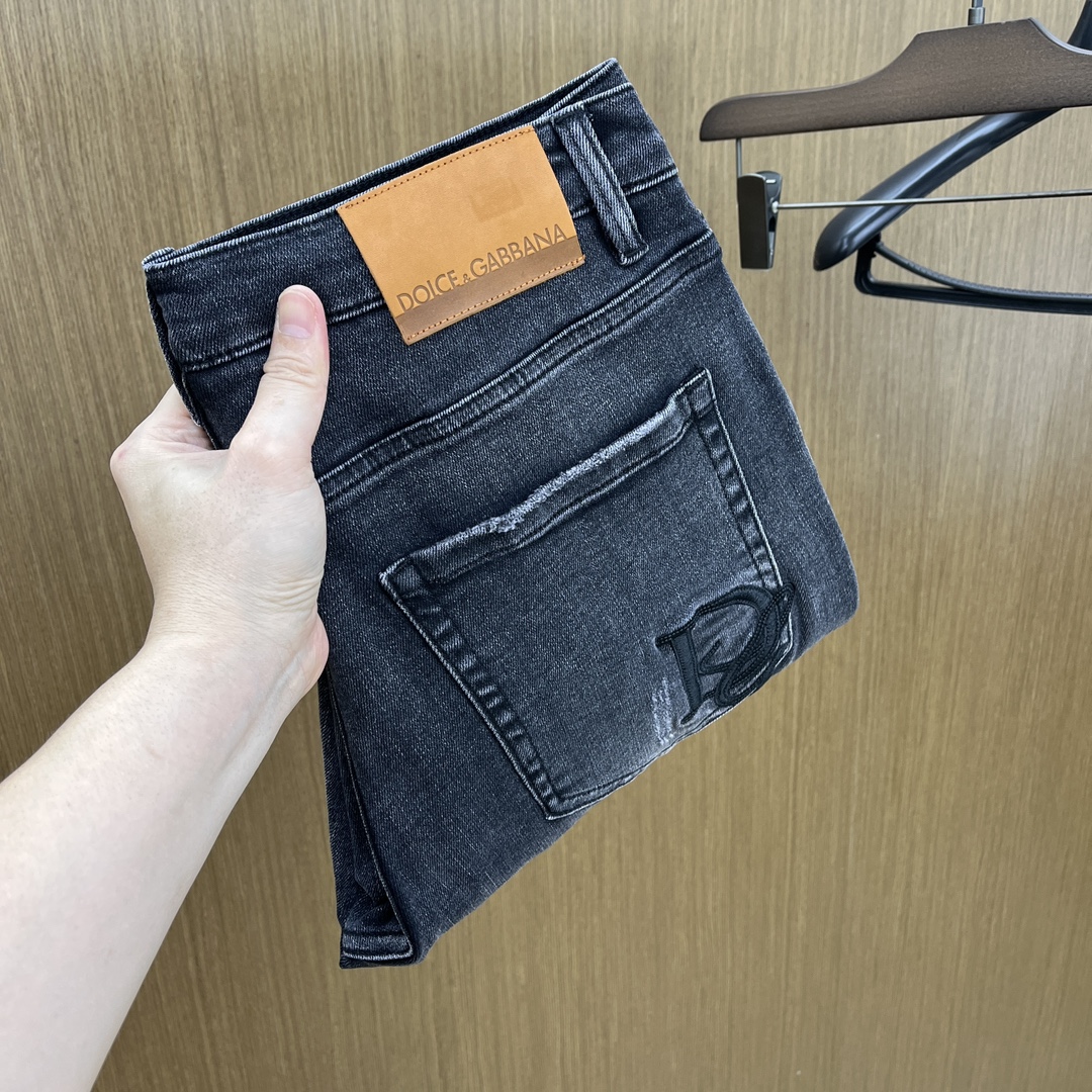 NO:522617,Autumn and winter DG high-end custom quality 25SS autumn and winter latest original single jeans available at the counter, original customized reproduction, customer-supplied hardware and accessories, original single quality, imported denim fabric heavy-duty washing, fine workmanship and fine line, excellent upper body, preferred single product A60 SIZE:30-38 No 35 37,,jeans,alexander wang19860909秋冬 DG 高端定制品质 25SS秋冬最新款原单牛仔裤 柜台同步发售 原版定制复刻 客供五金辅料 原单品质 进口牛仔面料重工洗水 做工走线精细 上身绝佳,优选单品A60 SIZE:30-38无35 37,,jeans,alexander wang,Men's clothing