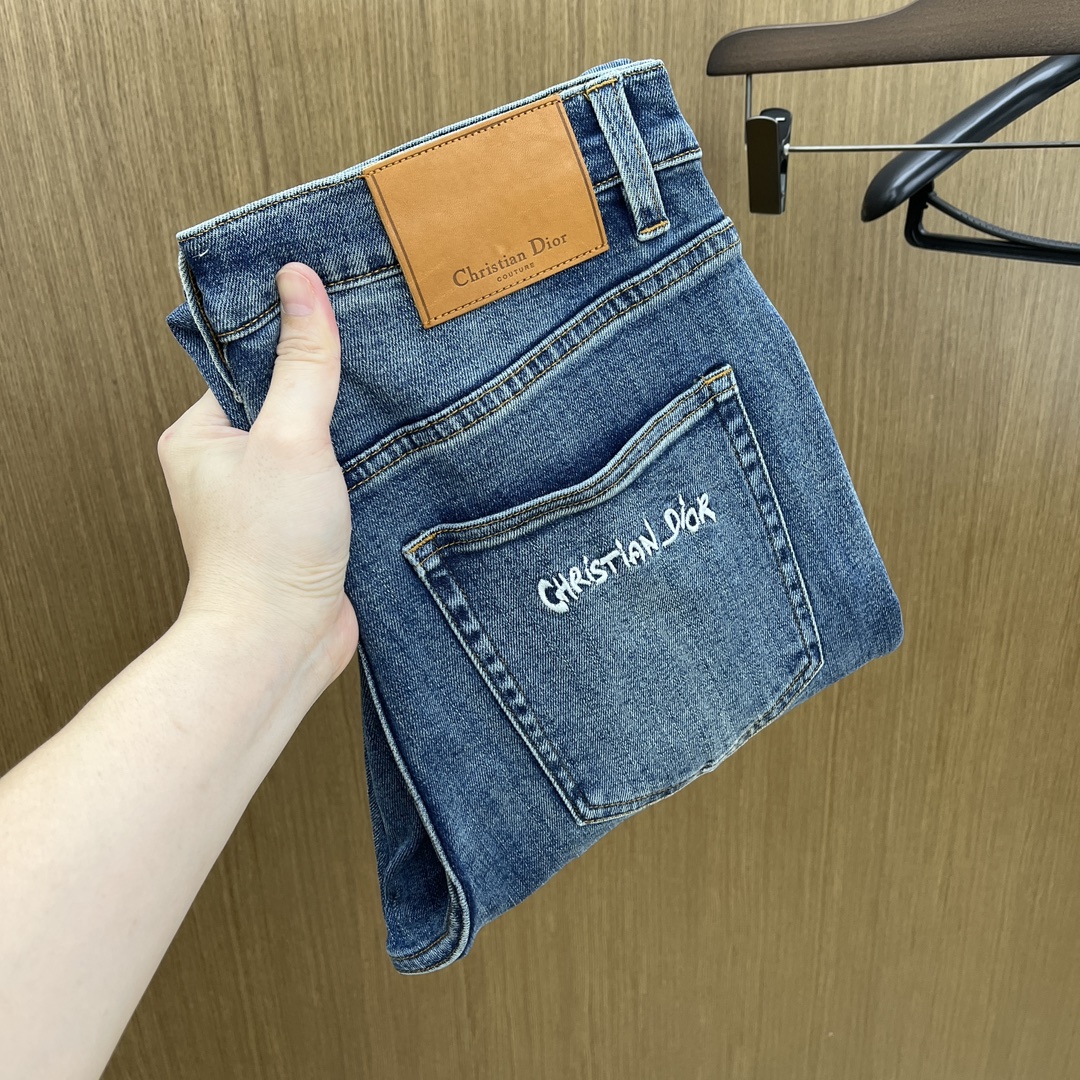 NO:522620,Autumn and winter CD High-end custom quality 25SS Autumn and winter latest original single jeans available at the counter simultaneous sale Original customized reproduction Customer-supplied hardware accessories Original single quality Imported denim fabric heavy-duty washing Fine workmanship routing Excellent upper body, preferred single item A60 SIZE:30-38 No 35 37,,jeans,alexander wang19860909秋冬 CD 高端定制品质 25SS秋冬最新款原单牛仔裤 柜台同步发售 原版定制复刻 客供五金辅料 原单品质 进口牛仔面料重工洗水 做工走线精细 上身绝佳,优选单品A60 SIZE:30-38无35 37,,jeans,alexander wang,Men's clothing