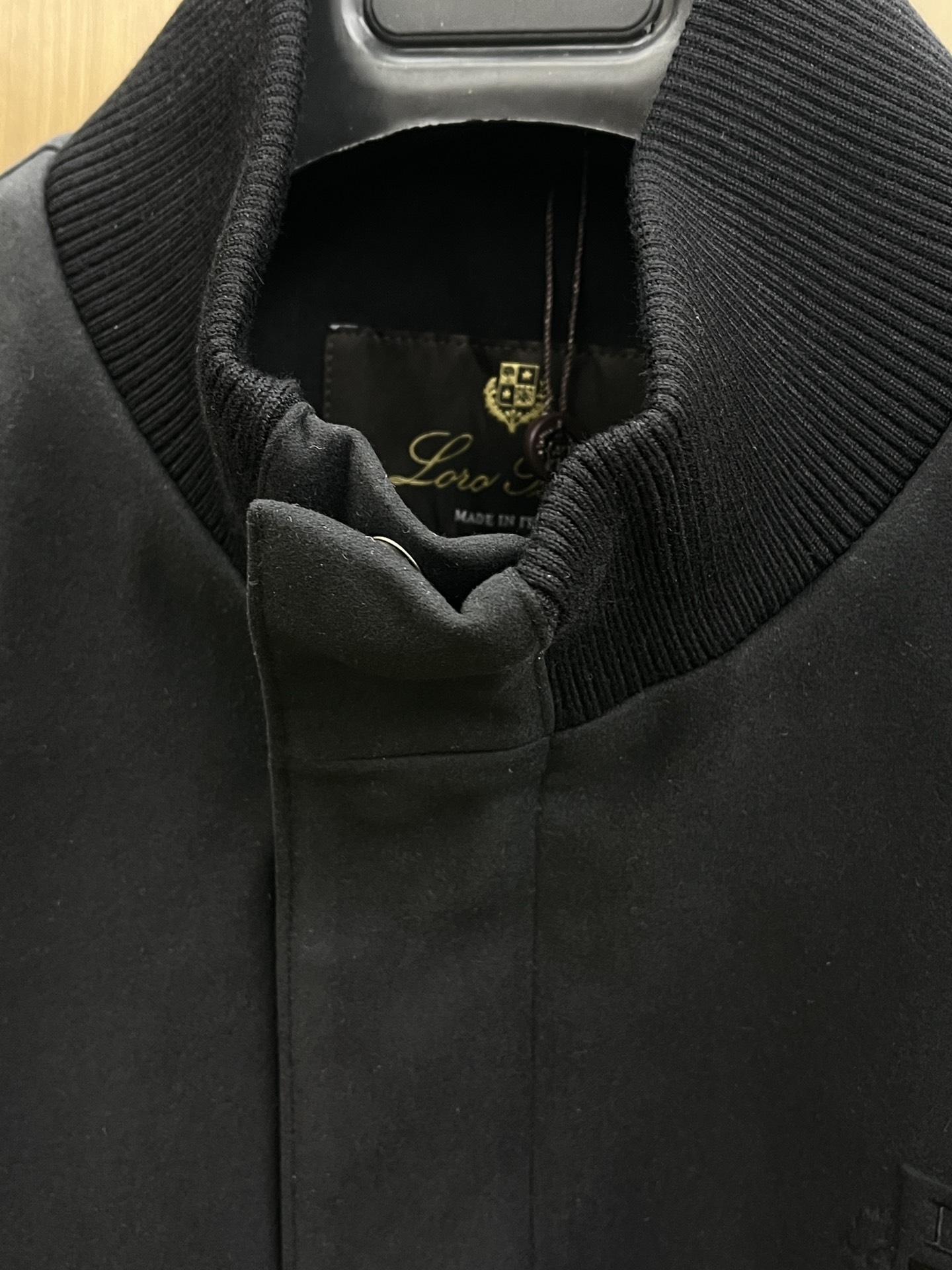 秋冬 lP🆕 🔥秋冬老钱风lP🆕立领外套 选用韩国进口反绒皮面料 不仅手感极佳而且立体有型 完美融合商务
