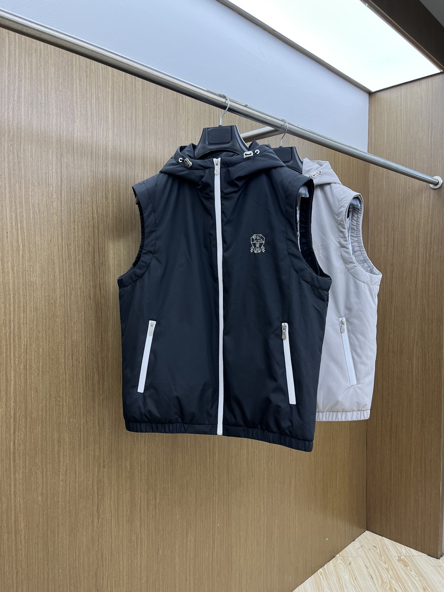 秋冬羽绒 Bc 🔥秋冬上新BC连帽羽绒马甲 进口面料 定制五金 简约时尚 适配商务、休闲等多种场合 fj