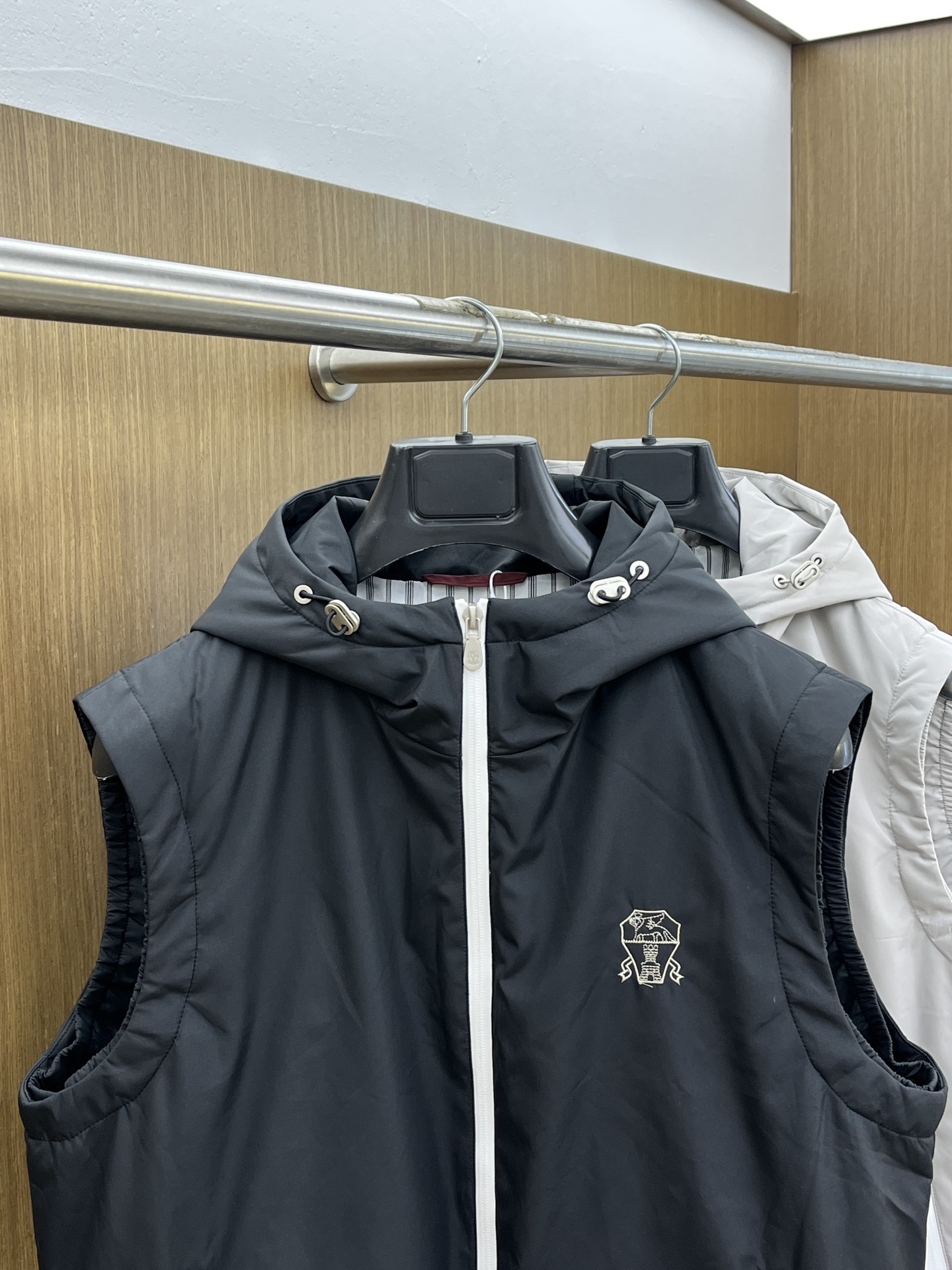 秋冬羽绒 Bc 🔥秋冬上新BC连帽羽绒马甲 进口面料 定制五金 简约时尚 适配商务、休闲等多种场合 fj