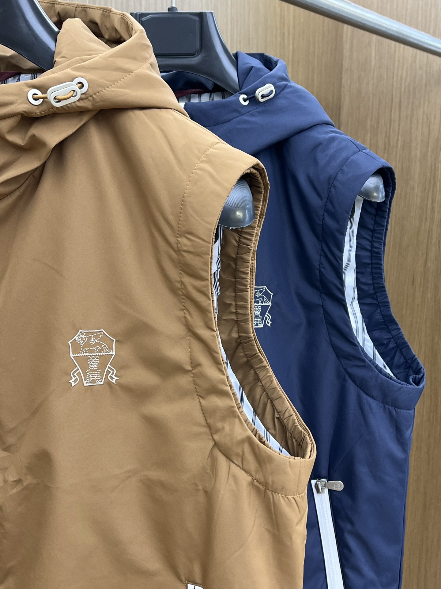 秋冬羽绒 Bc 🔥秋冬上新BC连帽羽绒马甲 进口面料 定制五金 简约时尚 适配商务、休闲等多种场合 fj