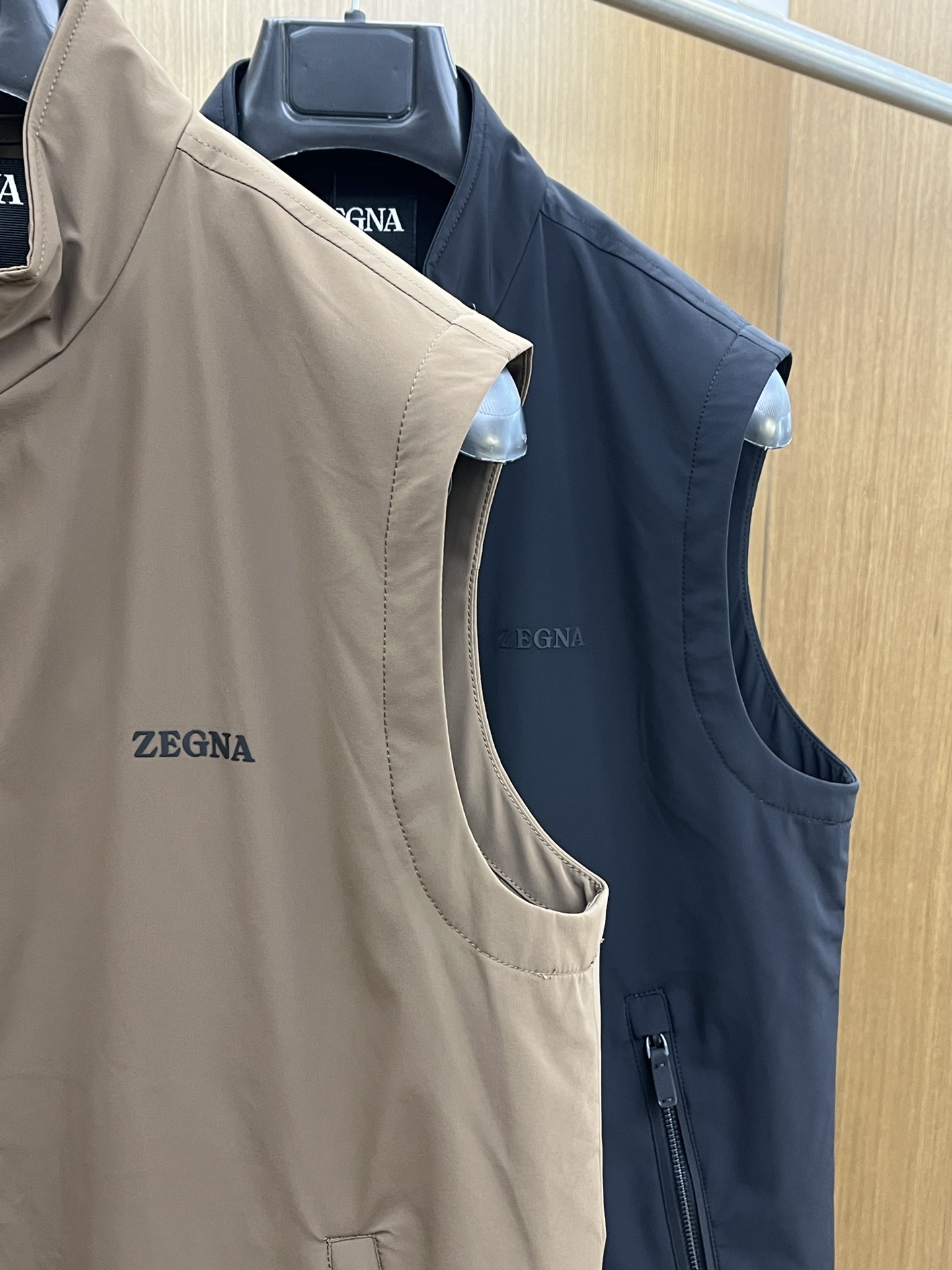 秋冬羽绒 ZZ 🔥秋冬上新杰尼亚立领羽绒马甲 进口面料 定制五金 简约时尚 适配商务、休闲等多种场合 f