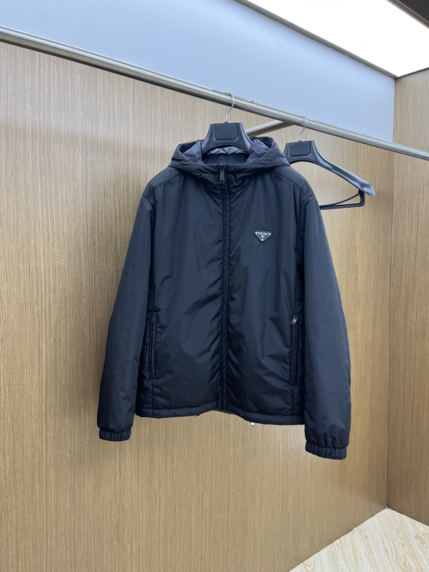 秋冬 PD 🔥🔥ss秋冬新款P家连帽双面棉服外套。经典设计感与颜值爆棚的外套，品质更是无法挑剔品控可以直