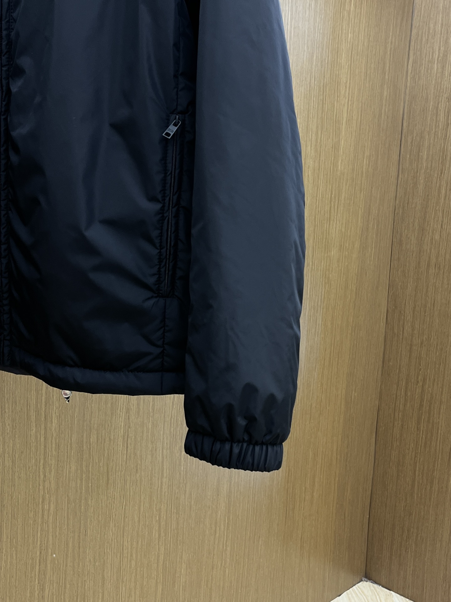 秋冬 PD 🔥🔥ss秋冬新款P家连帽双面棉服外套。经典设计感与颜值爆棚的外套，品质更是无法挑剔品控可以直