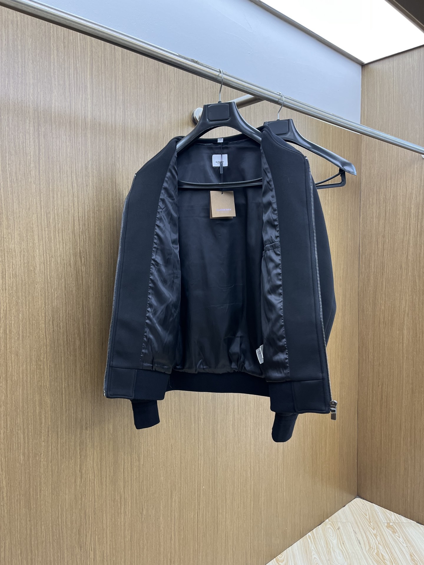 秋冬 BBR 🔥新品棒球服外套夹克！独家定制面料，简单大方  干净利落剪裁 ，手感软糯干爽，上身效果挺括