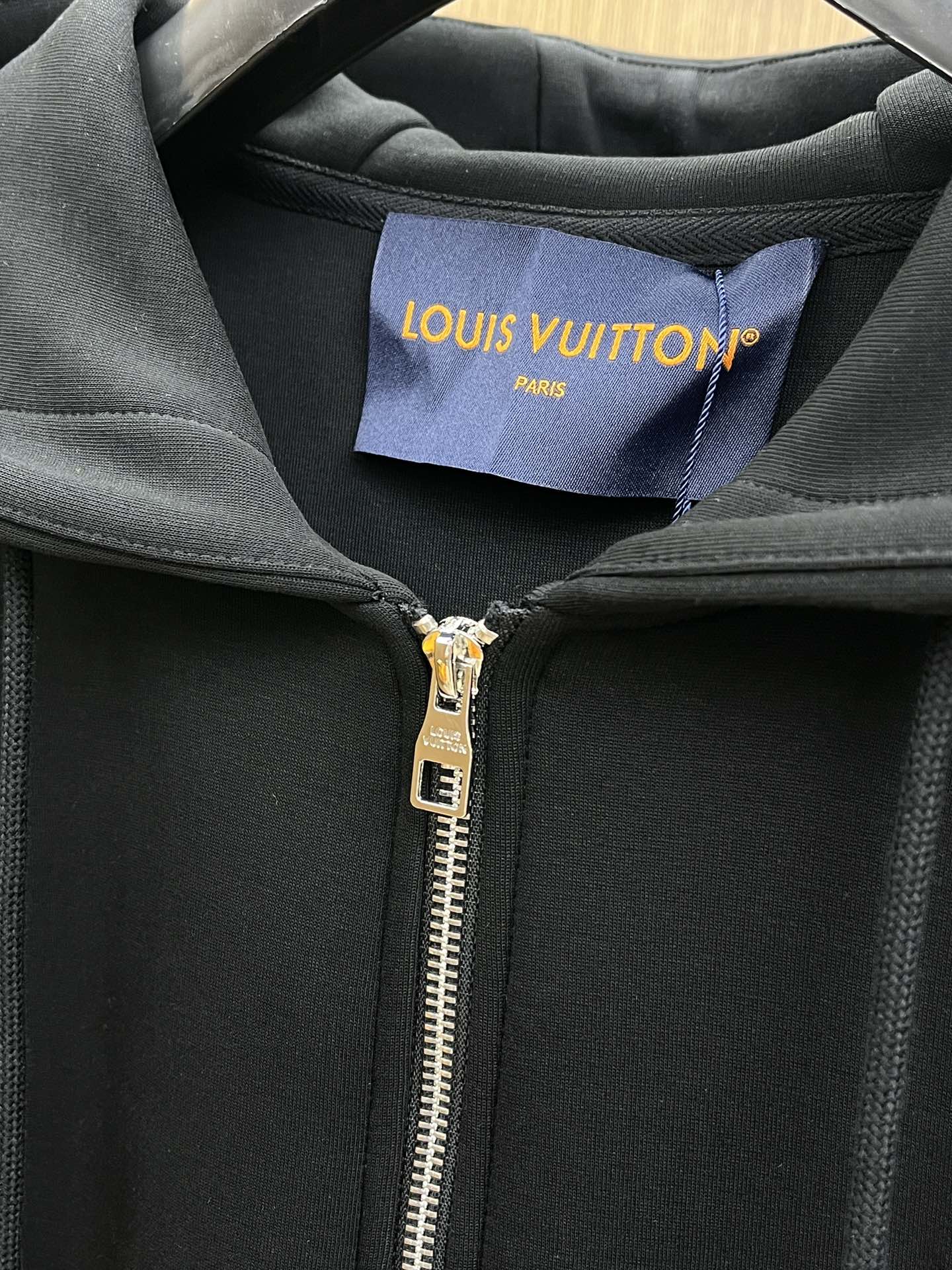 秋冬 LV 🔥🔥高端品质 2025秋冬最新爆款夹克外套 面料精选高支高密双股空气层长绒棉 手感超级舒服 