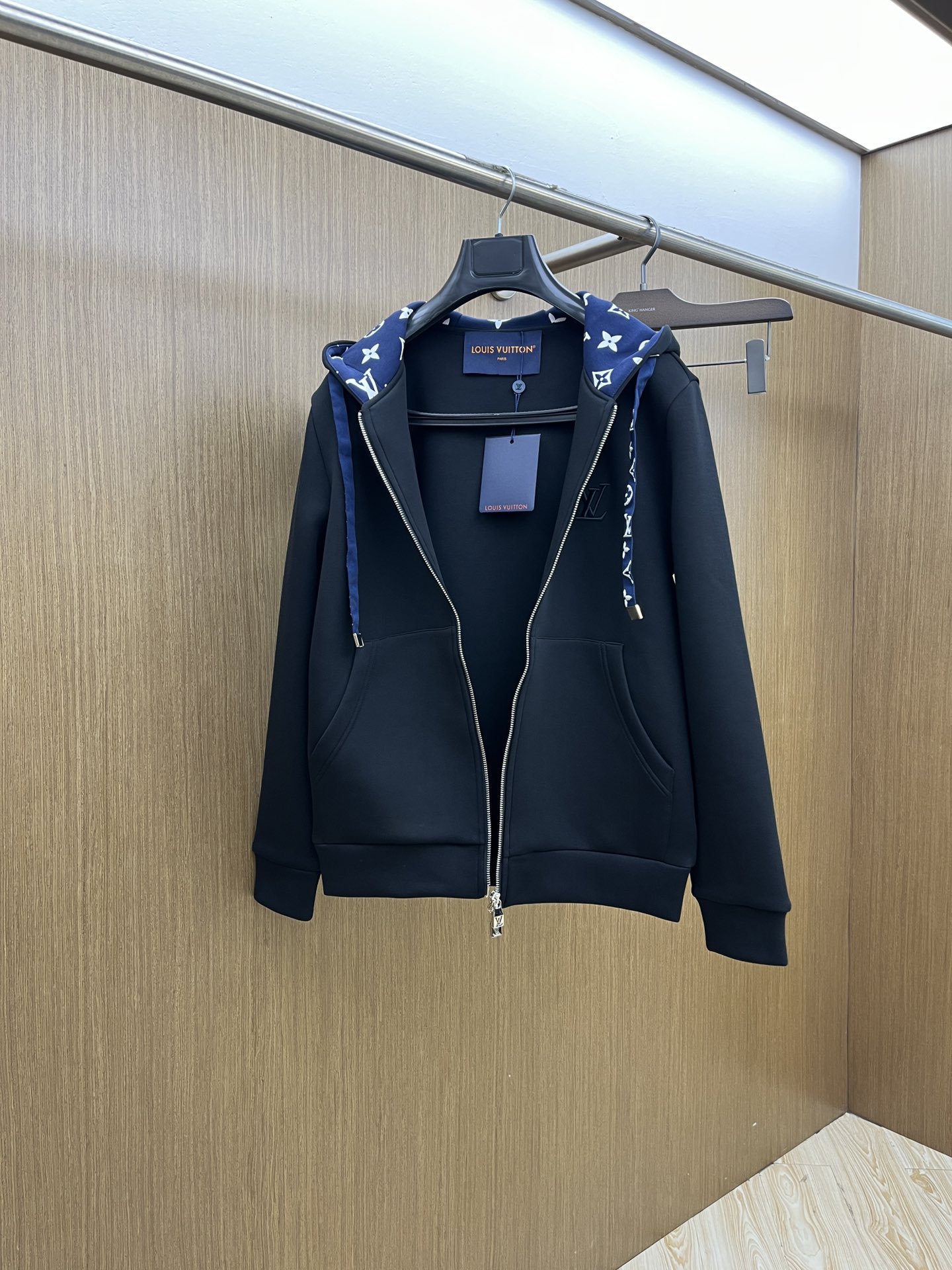 秋冬 LV 🔥🔥高端品质 2025秋冬最新爆款夹克外套 面料精选高支高密双股空气层长绒棉 手感超级舒服 