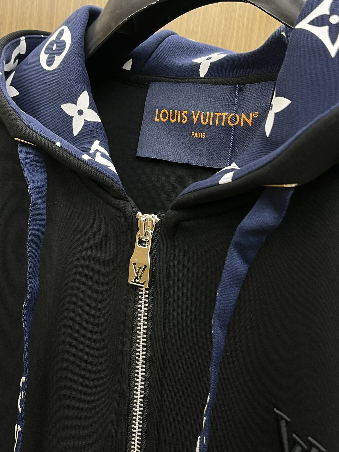 秋冬 LV 🔥🔥高端品质 2025秋冬最新爆款夹克外套 面料精选高支高密双股空气层长绒棉 手感超级舒服 