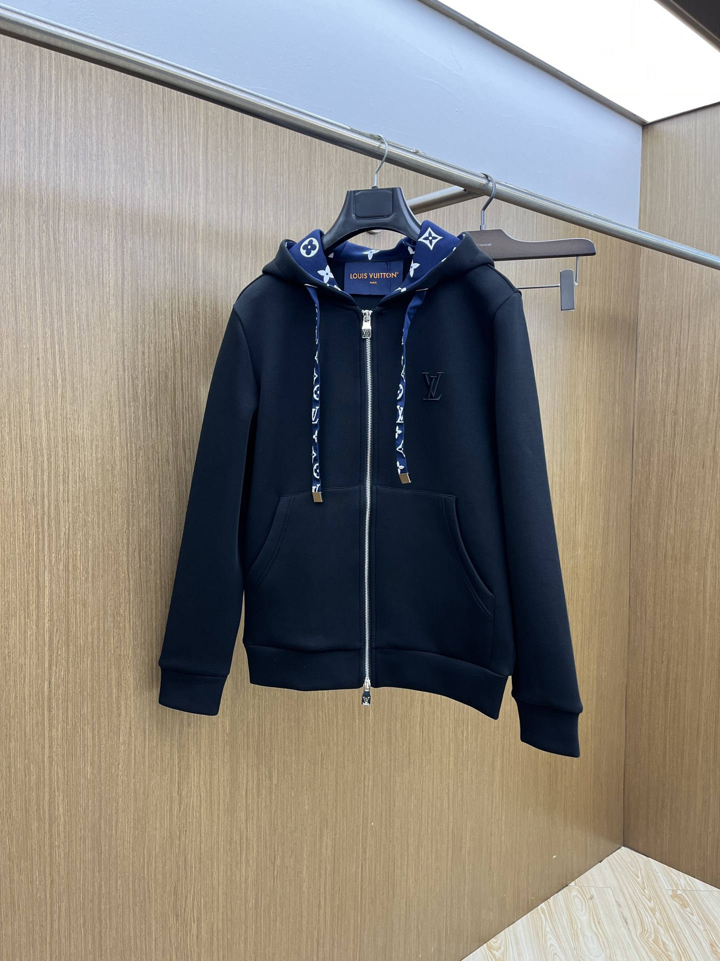 秋冬 LV 🔥🔥高端品质 2025秋冬最新爆款夹克外套 面料精选高支高密双股空气层长绒棉 手感超级舒服 