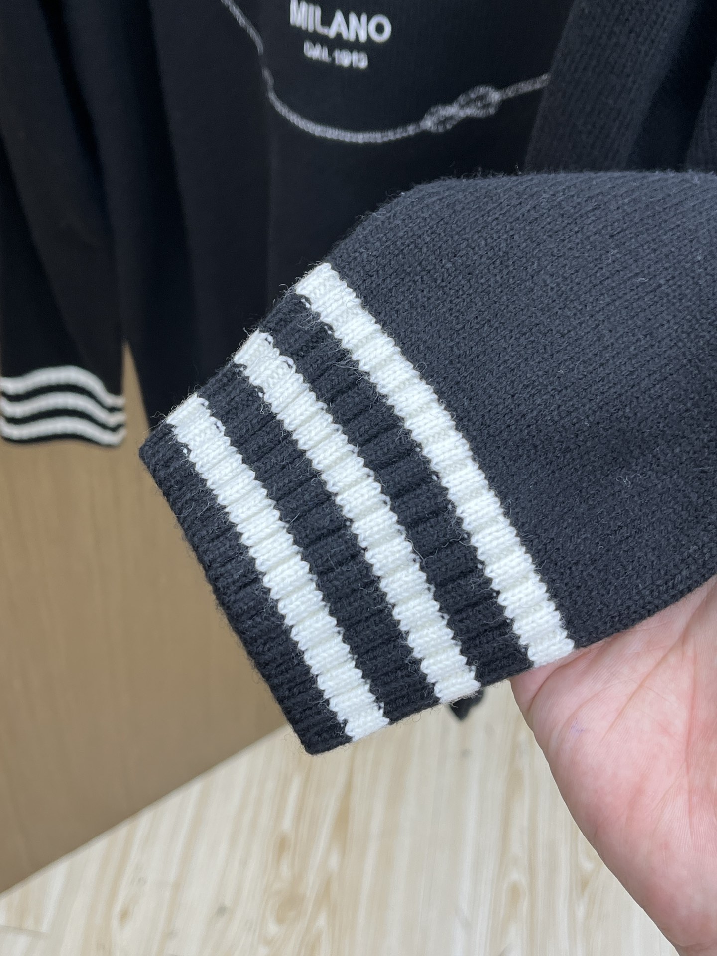 秋冬 LV 毛衣 🔥火啊2025秋冬最新系列，专柜1:1顶级复刻，全品相！潮人必备单品！懂货的老铁赶紧下