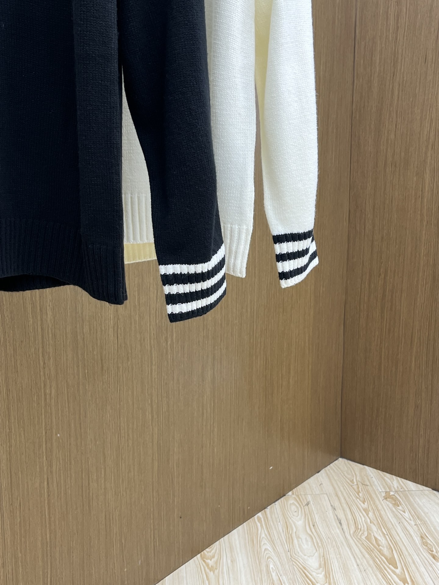 秋冬 LV 毛衣 🔥火啊2025秋冬最新系列，专柜1:1顶级复刻，全品相！潮人必备单品！懂货的老铁赶紧下