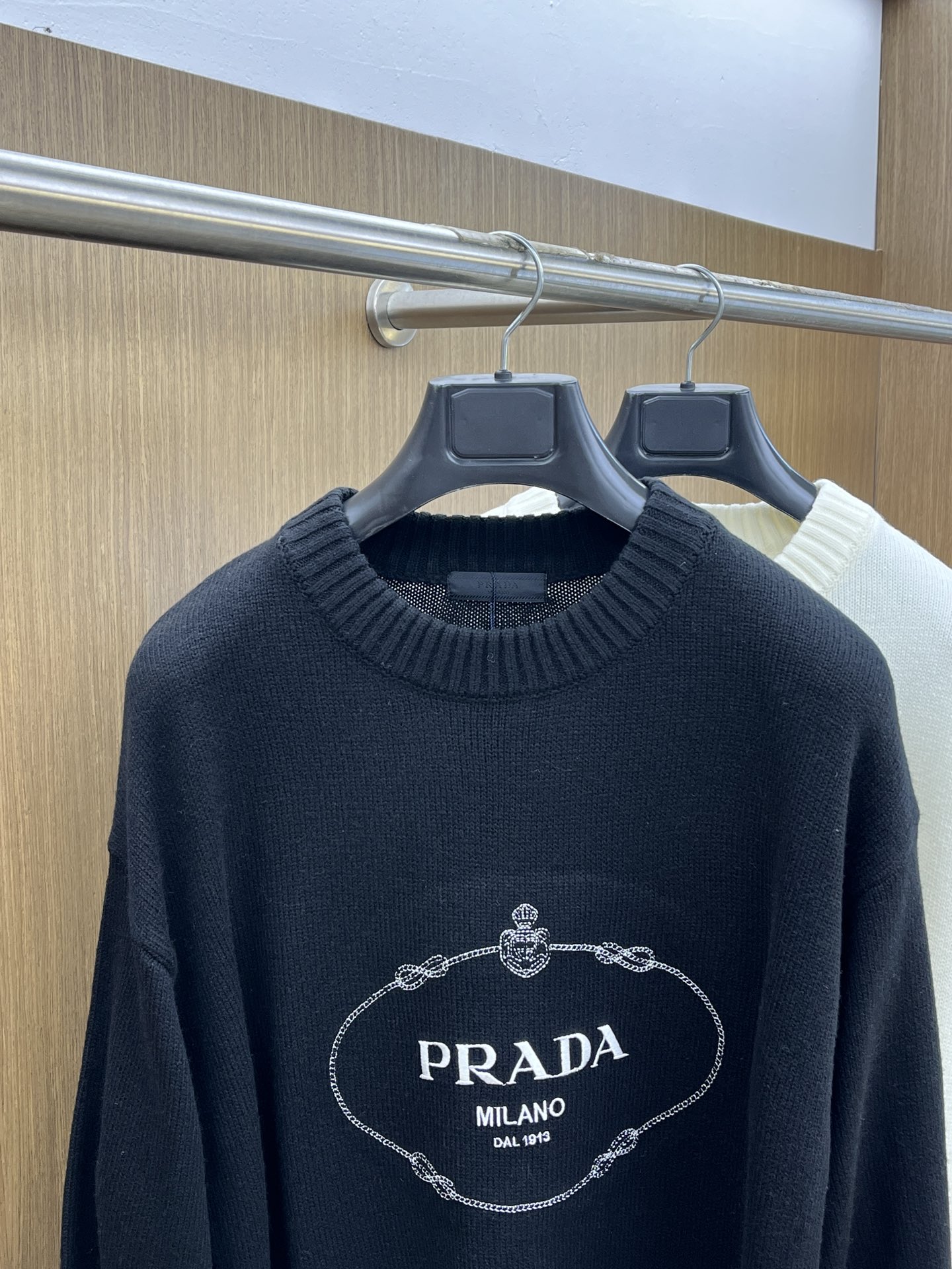 秋冬 LV 毛衣 🔥火啊2025秋冬最新系列，专柜1:1顶级复刻，全品相！潮人必备单品！懂货的老铁赶紧下