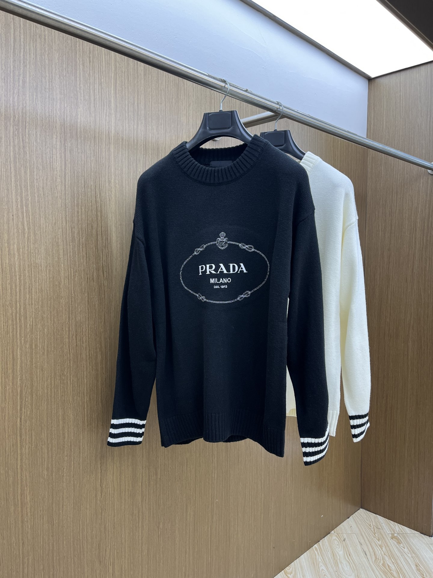 秋冬 LV 毛衣 🔥火啊2025秋冬最新系列，专柜1:1顶级复刻，全品相！潮人必备单品！懂货的老铁赶紧下