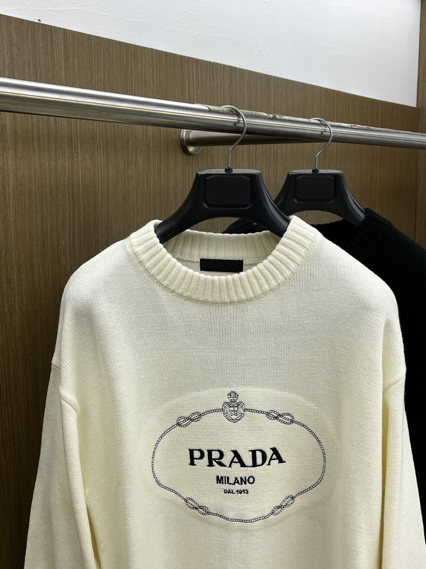 秋冬 LV 毛衣 🔥火啊2025秋冬最新系列，专柜1:1顶级复刻，全品相！潮人必备单品！懂货的老铁赶紧下