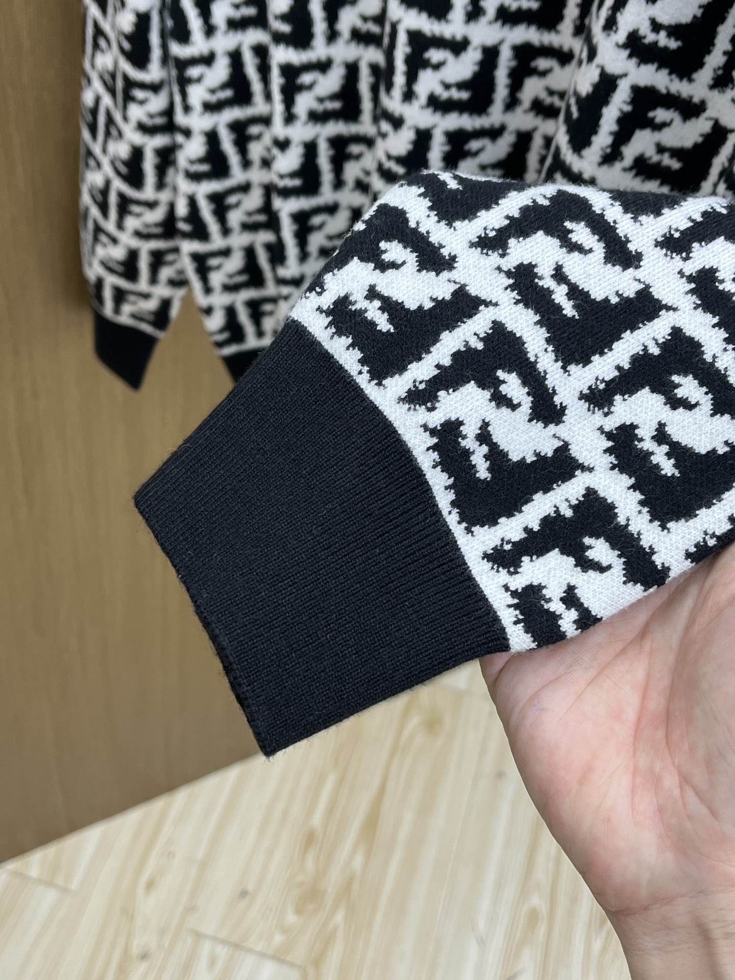 秋冬 FD 毛衣 🔥火啊2025秋冬最新系列，专柜1:1顶级复刻，全品相！潮人必备单品！懂货的老铁赶紧下