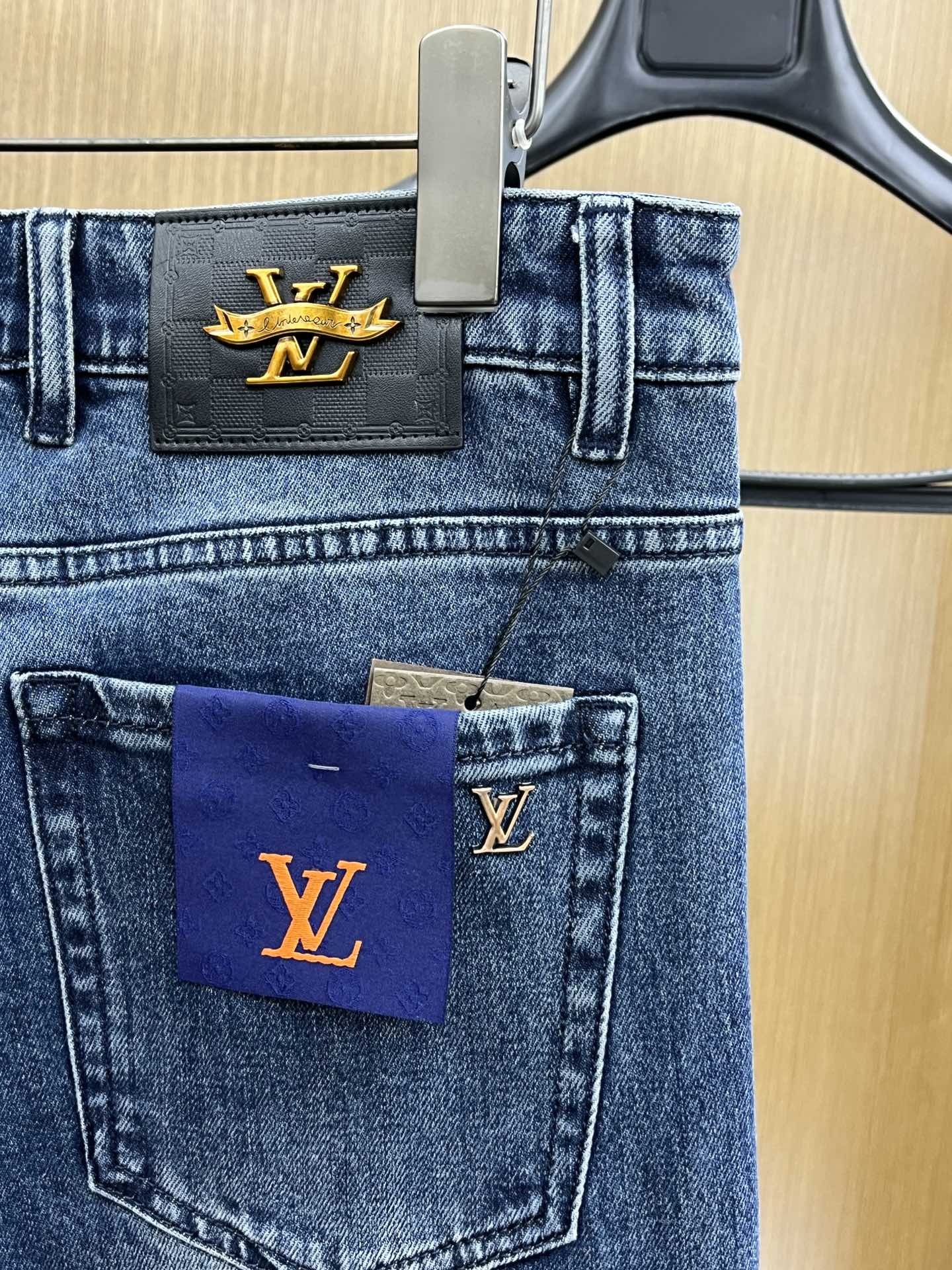 秋冬 LV 🔥🔥高端定制、25SS秋冬最新款牛仔裤 柜台同步发售 进口固色面料 原版定制复刻 客供五金辅