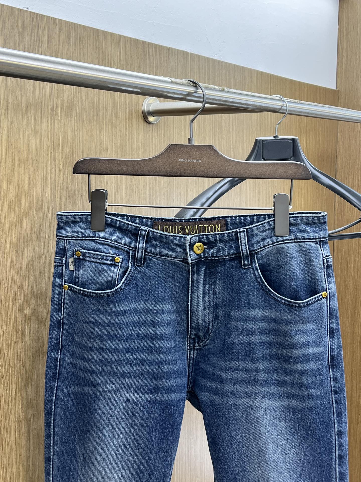 秋冬 LV 🔥🔥高端定制、25SS秋冬最新款牛仔裤 柜台同步发售 进口固色面料 原版定制复刻 客供五金辅