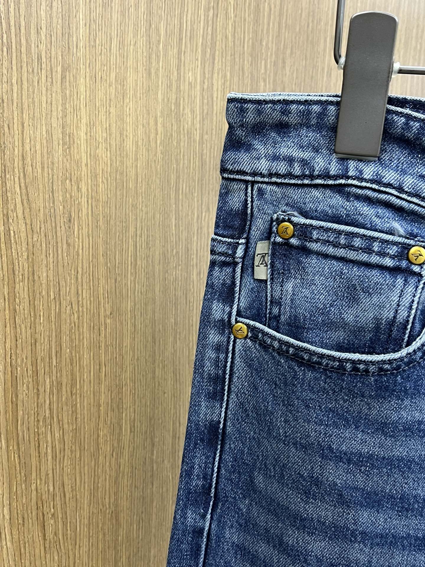 秋冬 LV 🔥🔥高端定制、25SS秋冬最新款牛仔裤 柜台同步发售 进口固色面料 原版定制复刻 客供五金辅