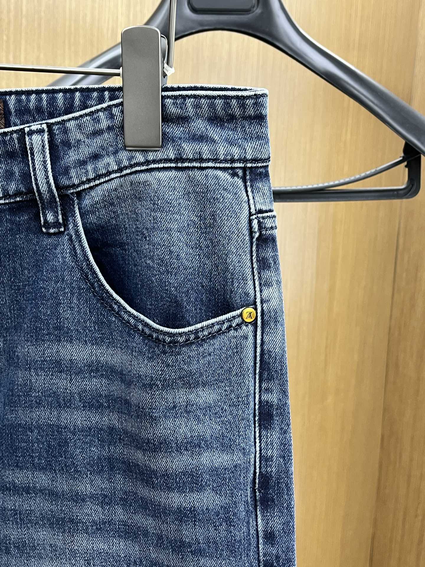 秋冬 LV 🔥🔥高端定制、25SS秋冬最新款牛仔裤 柜台同步发售 进口固色面料 原版定制复刻 客供五金辅