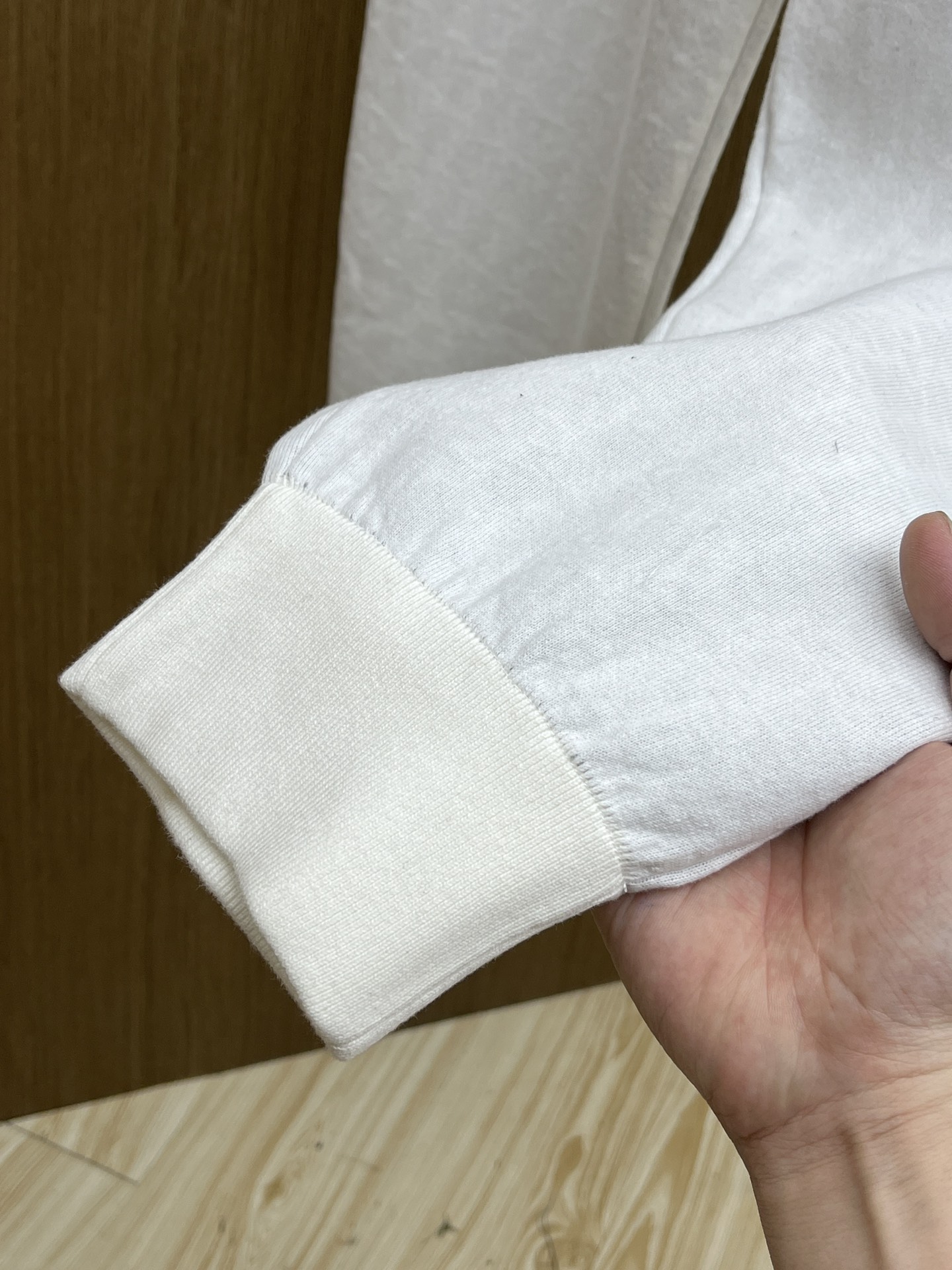 Dior迪奥经典秋冬羊毛提花卫裤男女同款这款运动长裤采用日本优质羊毛+羊绒混纺针织面料精心制作，将经典高