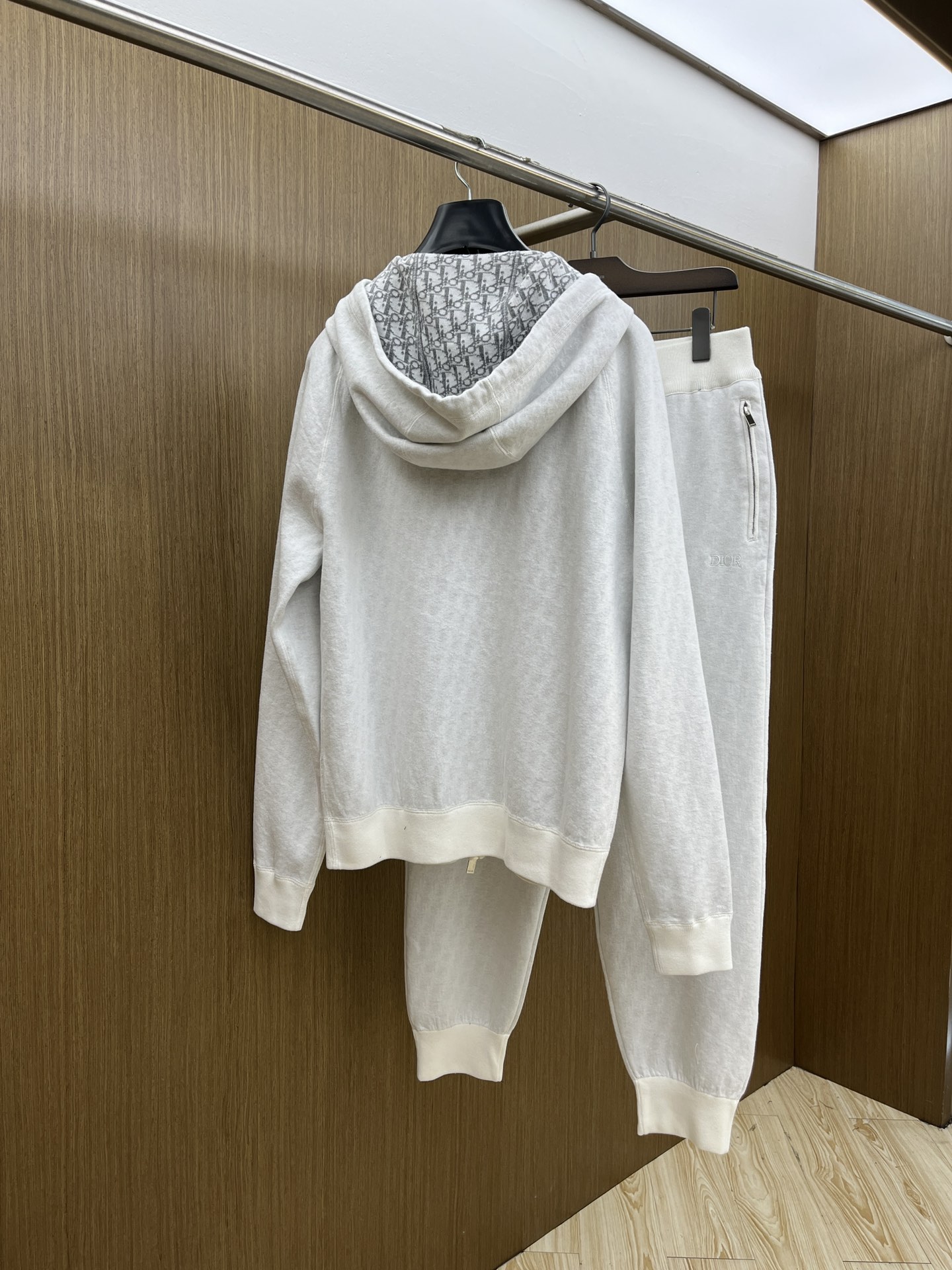 Dior迪奥经典秋冬新款套装羊毛复合提花连帽拉链外套男女同款，最高版本可对比🆚这款连帽运动夹克采用日本优