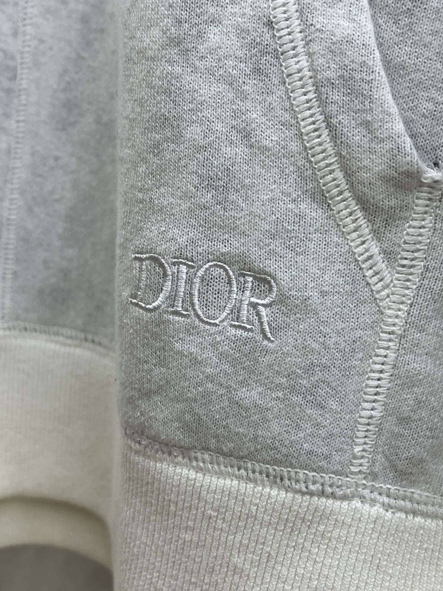 Dior迪奥经典秋冬新款套装羊毛复合提花连帽拉链外套男女同款，最高版本可对比🆚这款连帽运动夹克采用日本优