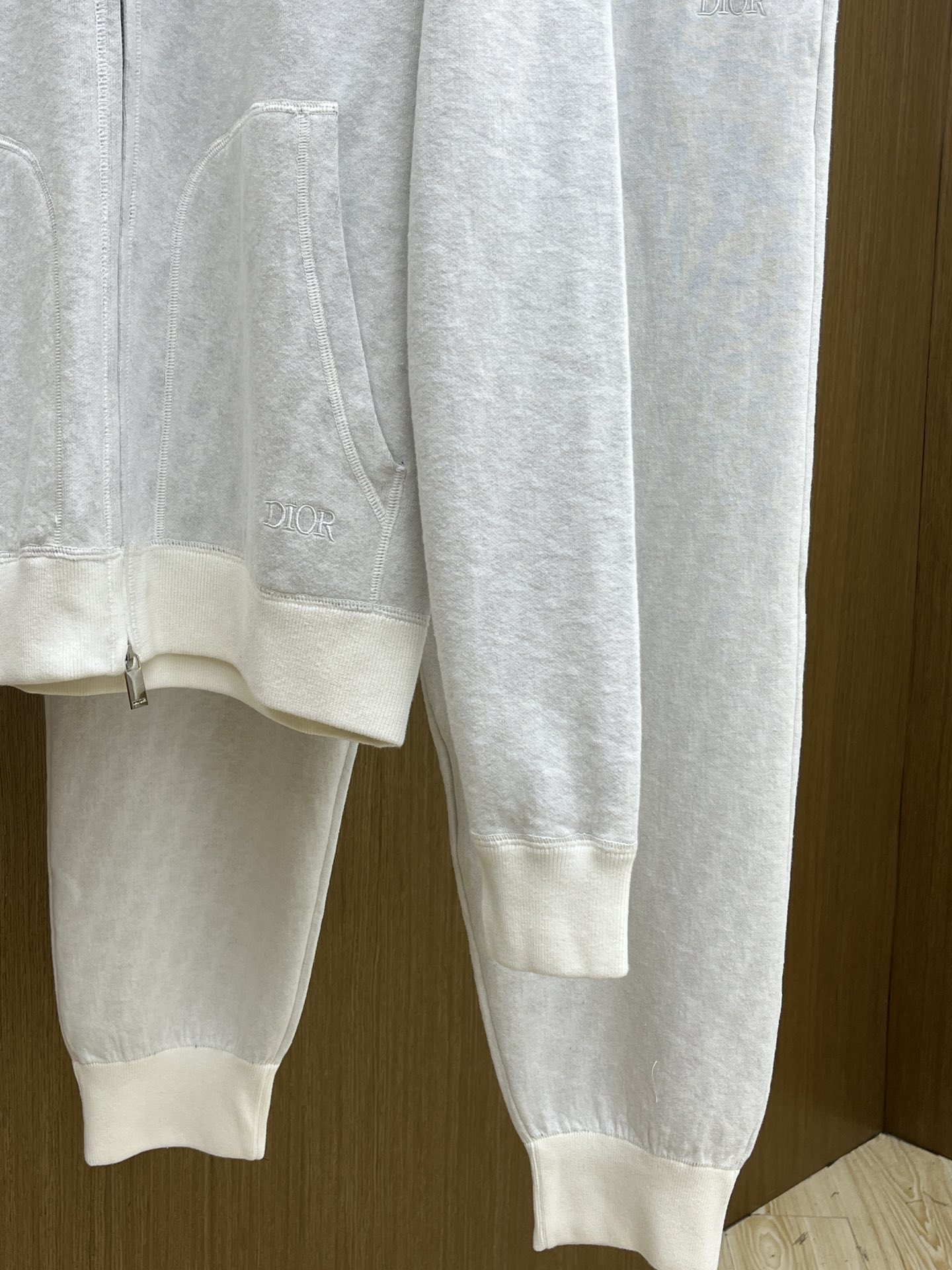 Dior迪奥经典秋冬新款套装羊毛复合提花连帽拉链外套男女同款，最高版本可对比🆚这款连帽运动夹克采用日本优