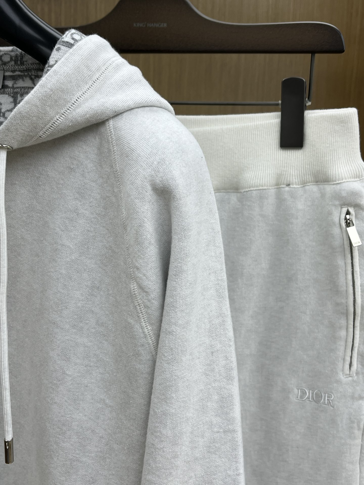 Dior迪奥经典秋冬新款套装羊毛复合提花连帽拉链外套男女同款，最高版本可对比🆚这款连帽运动夹克采用日本优