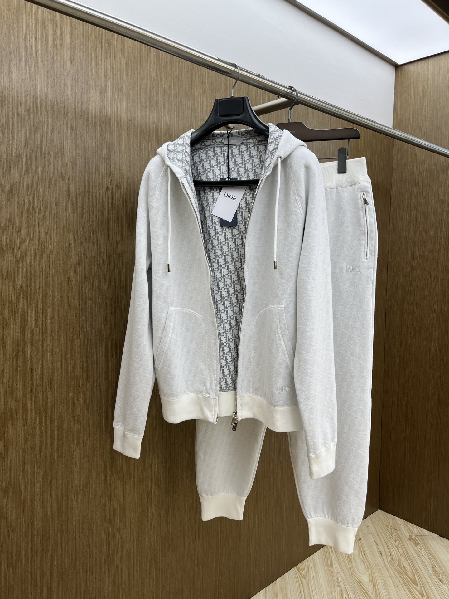 Dior迪奥经典秋冬新款套装羊毛复合提花连帽拉链外套男女同款，最高版本可对比🆚这款连帽运动夹克采用日本优