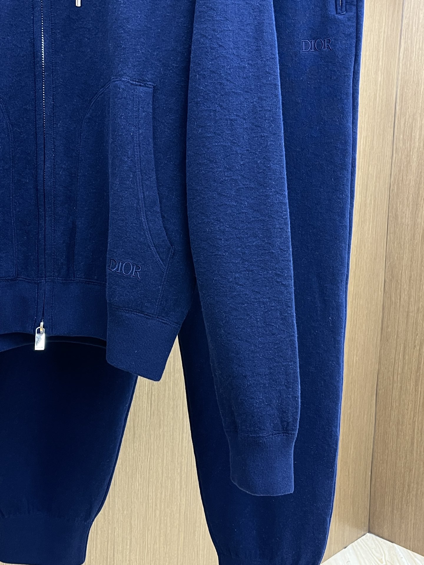 Dior迪奥经典秋冬新款套装羊毛复合提花连帽拉链外套男女同款，最高版本可对比🆚这款连帽运动夹克采用日本优