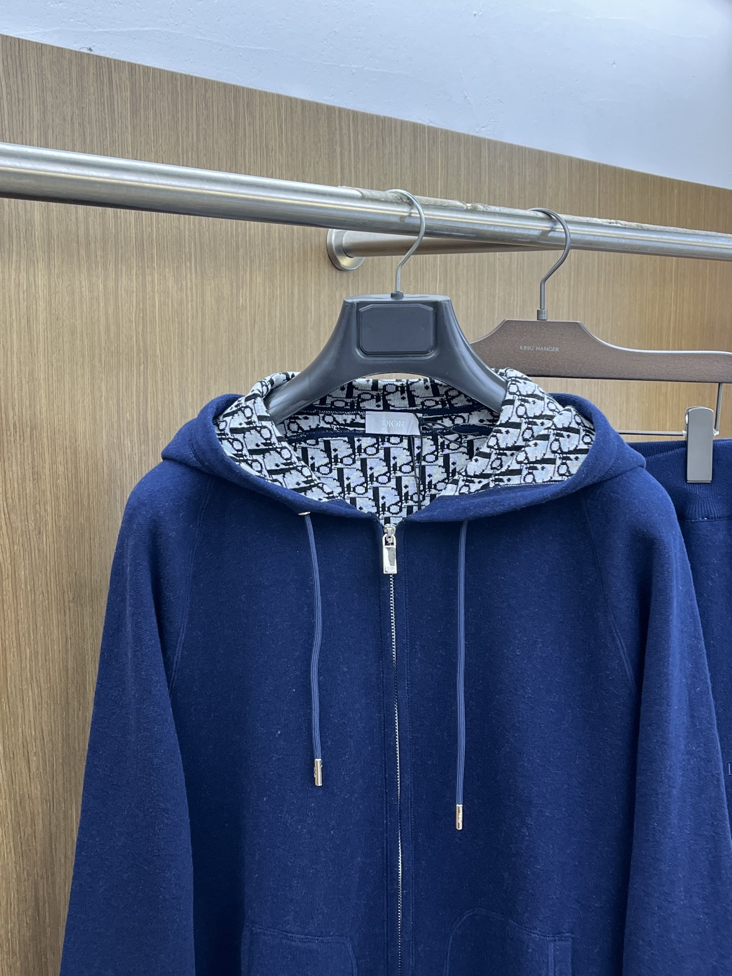 Dior迪奥经典秋冬新款套装羊毛复合提花连帽拉链外套男女同款，最高版本可对比🆚这款连帽运动夹克采用日本优