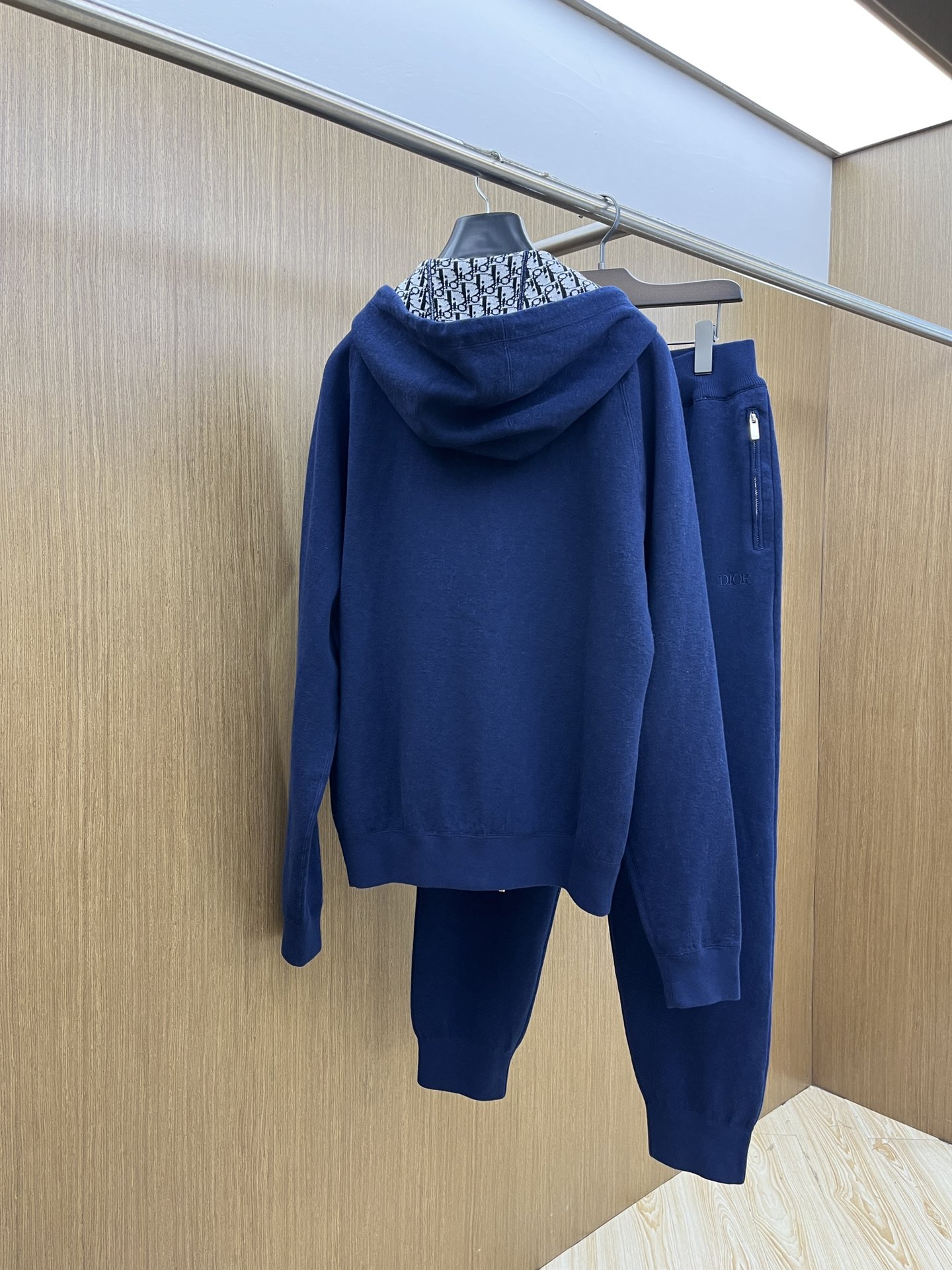 Dior迪奥经典秋冬新款套装羊毛复合提花连帽拉链外套男女同款，最高版本可对比🆚这款连帽运动夹克采用日本优