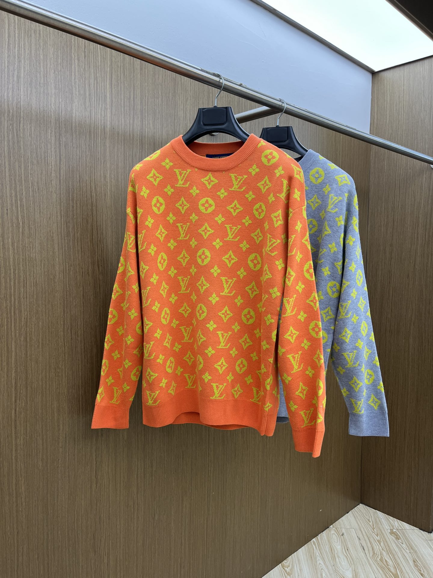 秋冬 LV 毛衣 🔥火啊2025秋冬最新系列，专柜1:1顶级复刻，全品相！潮人必备单品！懂货的老铁赶紧下