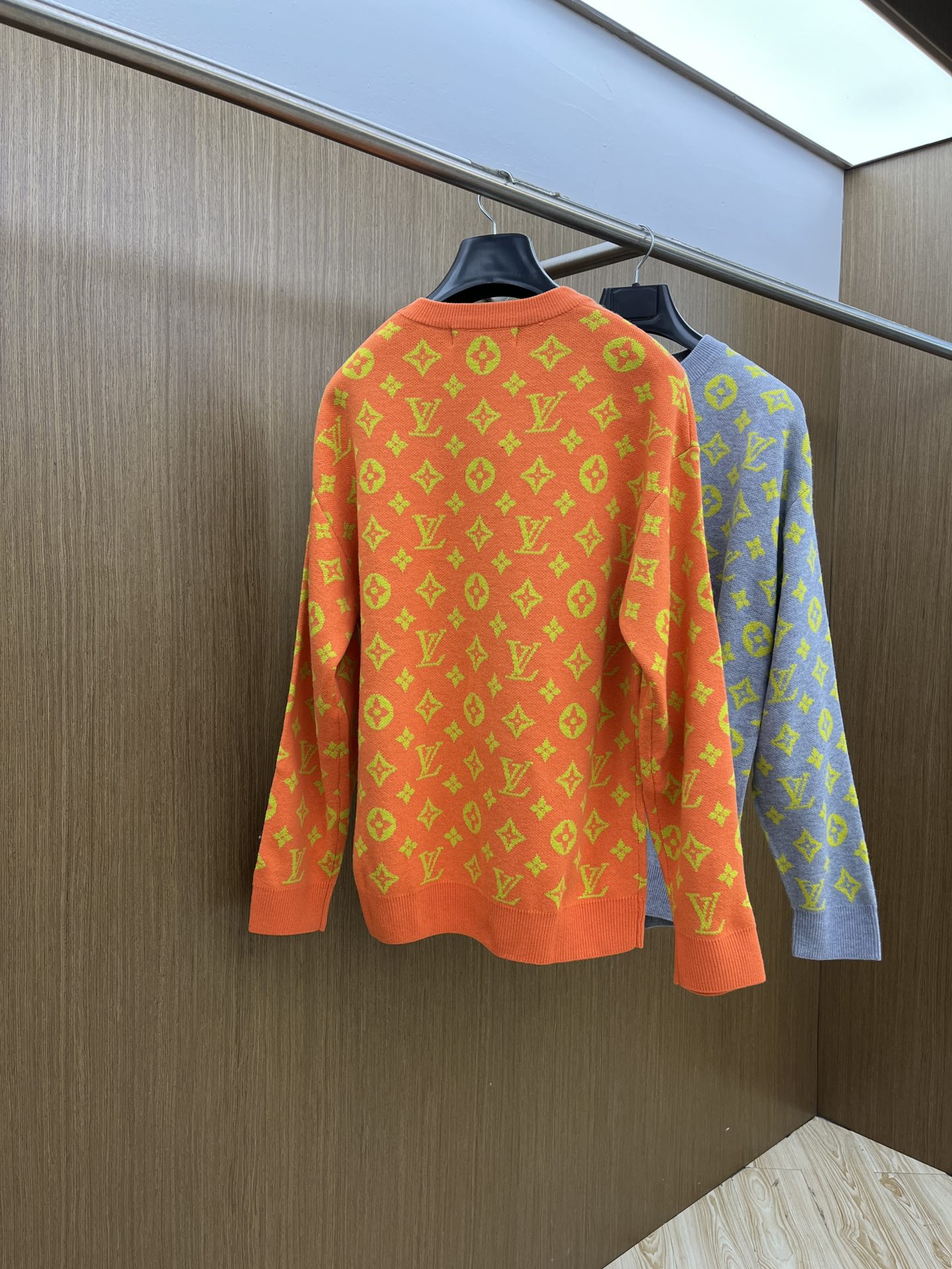 秋冬 LV 毛衣 🔥火啊2025秋冬最新系列，专柜1:1顶级复刻，全品相！潮人必备单品！懂货的老铁赶紧下