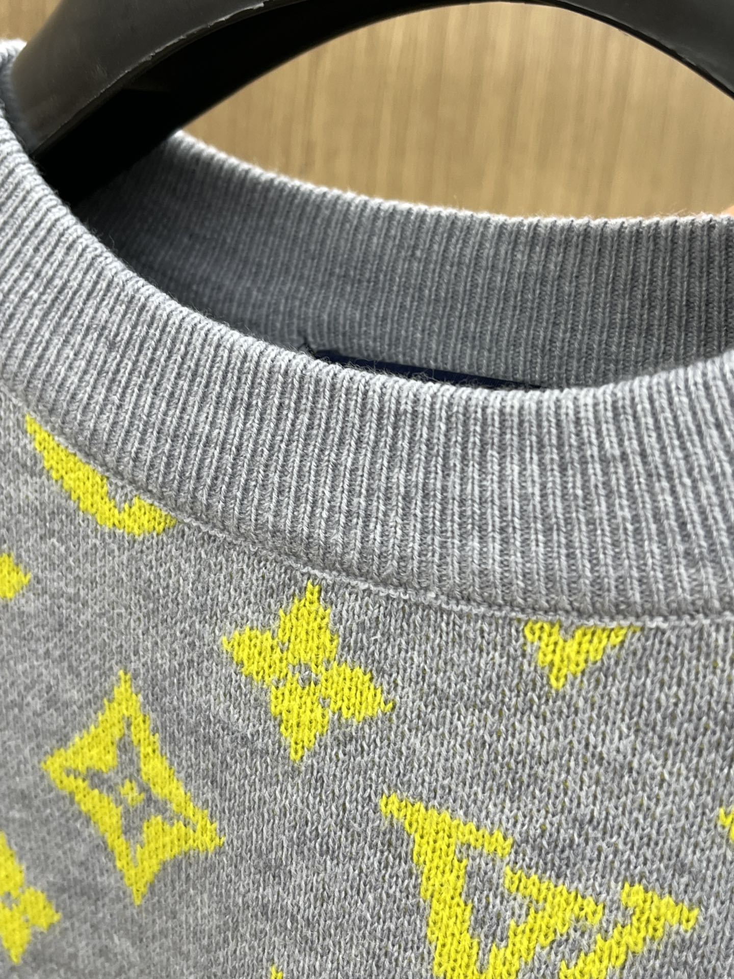 秋冬 LV 毛衣 🔥火啊2025秋冬最新系列，专柜1:1顶级复刻，全品相！潮人必备单品！懂货的老铁赶紧下