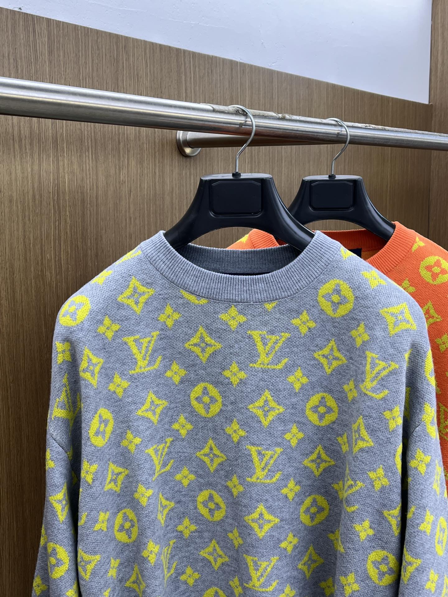 秋冬 LV 毛衣 🔥火啊2025秋冬最新系列，专柜1:1顶级复刻，全品相！潮人必备单品！懂货的老铁赶紧下