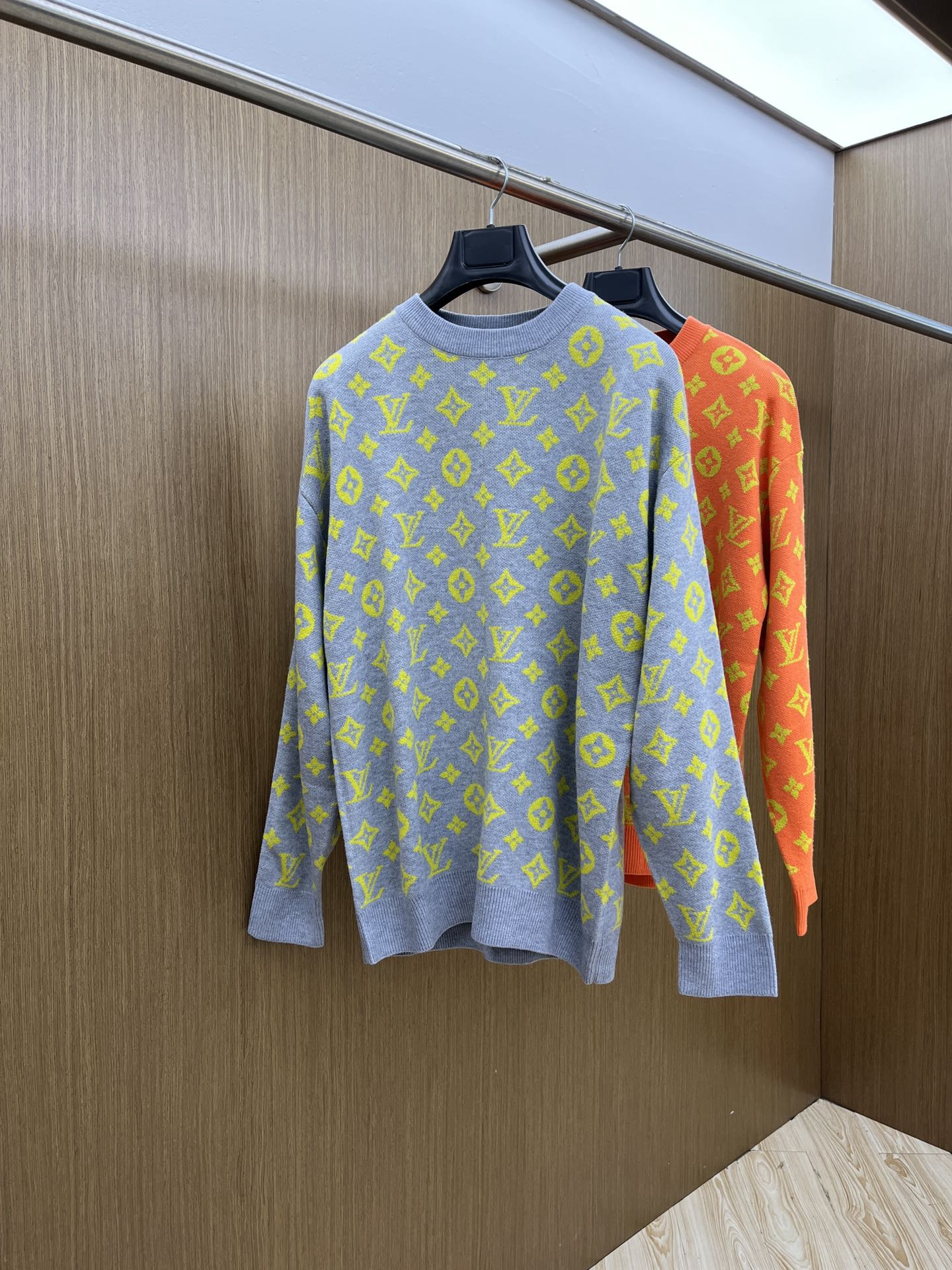 NO:550191,Autumn and winter LV sweaters Huoah 2025 autumn and winter latest series, counter 1:1 top replica, all in good condition!  A must-have item for fashionistas!  Those who know the goods should hurry up and start, bld fabric cashmere 10 wool 60 spandex 30 sizes...M~3XL, Louis Vuitton, Sweaters, Alexander Wang19860909秋冬 LV 毛衣 火啊2025秋冬最新系列,专柜1:1顶级复刻,全品相！潮人必备单品！懂货的老铁赶紧下手,bld面料羊绒10羊毛60氨纶30 尺码……M~3XL,,louis vuitton,sweaters,alexander wang,Men's clothing