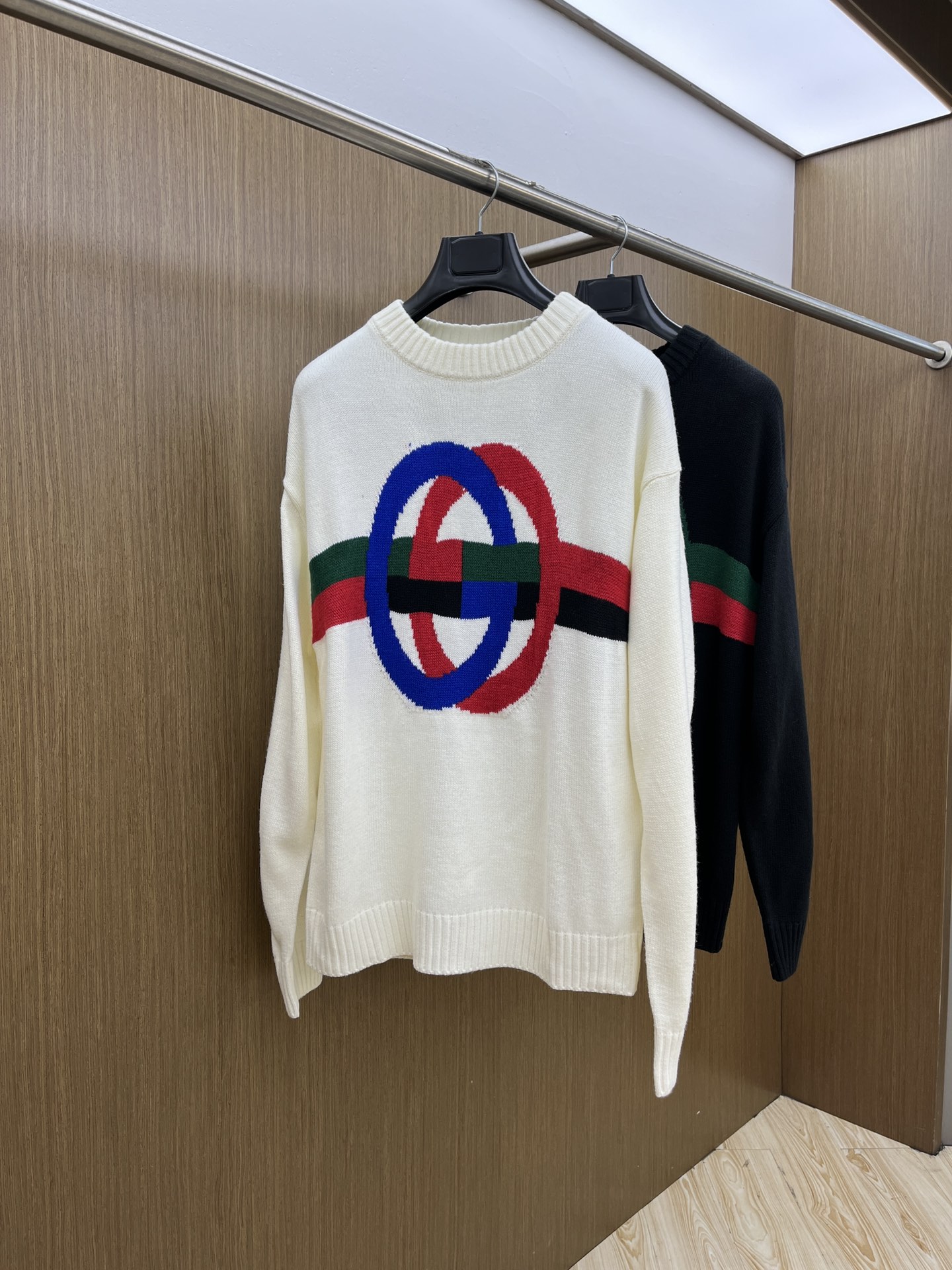 NO:550205,Autumn and Winter Guc Sweater Fire 2025 Autumn and Winter latest series, 1:1 top replica of the counter, full quality!  A must-have item for trendy people!  Old Tie who knows the goods quickly starts, bld fabric cashmere 10 wool 60 spandex 30 size...M~3XL, gucci, sweaters, alexander wang19860909秋冬 guc 毛衣 火啊2025秋冬最新系列,专柜1:1顶级复刻,全品相！潮人必备单品！懂货的老铁赶紧下手,bld面料羊绒10羊毛60氨纶30 尺码……M~3XL,,gucci,sweaters,alexander wang,Men's clothing