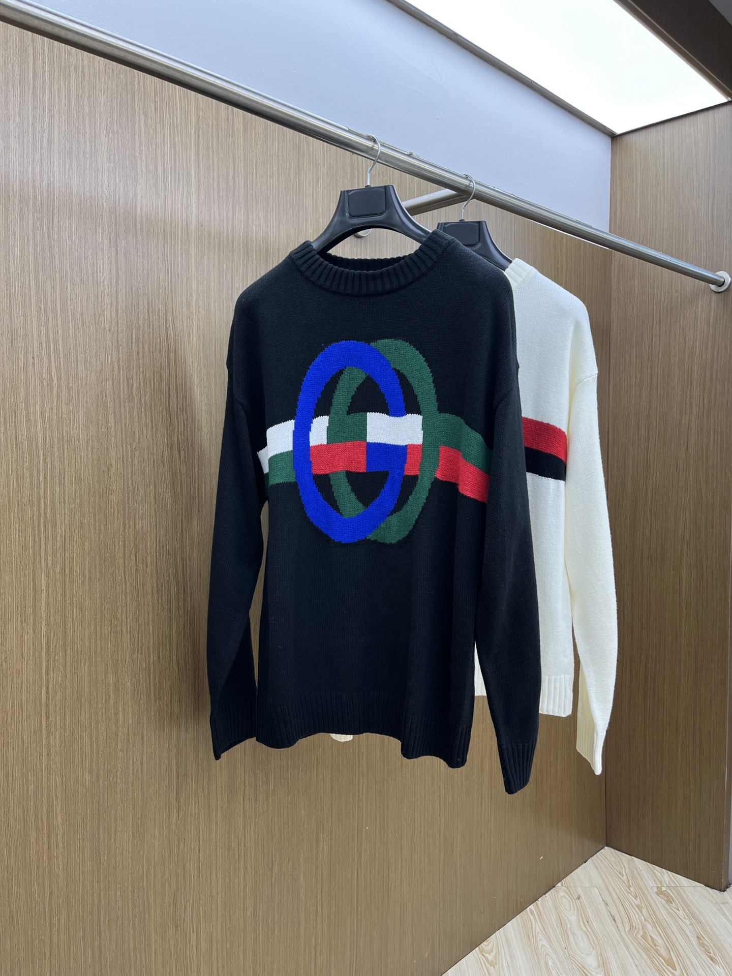 NO:550209,Autumn and winter Guc sweaters Huoah 2025 autumn and winter latest series, 1:1 top replica at the counter, all in good condition!  A must-have item for fashionistas!  Those who know the goods should hurry up and start, bld fabric cashmere 10 wool 60 spandex 30 sizes...M~3XL,,gucci,sweaters,alexander wang19860909秋冬 Guc 毛衣 火啊2025秋冬最新系列,专柜1:1顶级复刻,全品相！潮人必备单品！懂货的老铁赶紧下手,bld面料羊绒10羊毛60氨纶30 尺码……M~3XL,,gucci,sweaters,alexander wang,Men's clothing